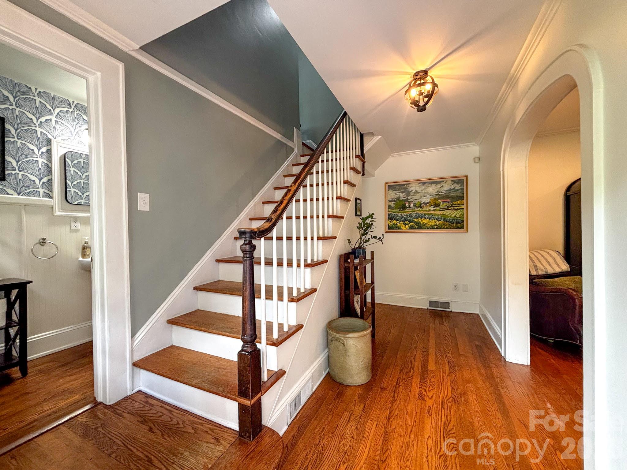431 9th Street NW — Hickory