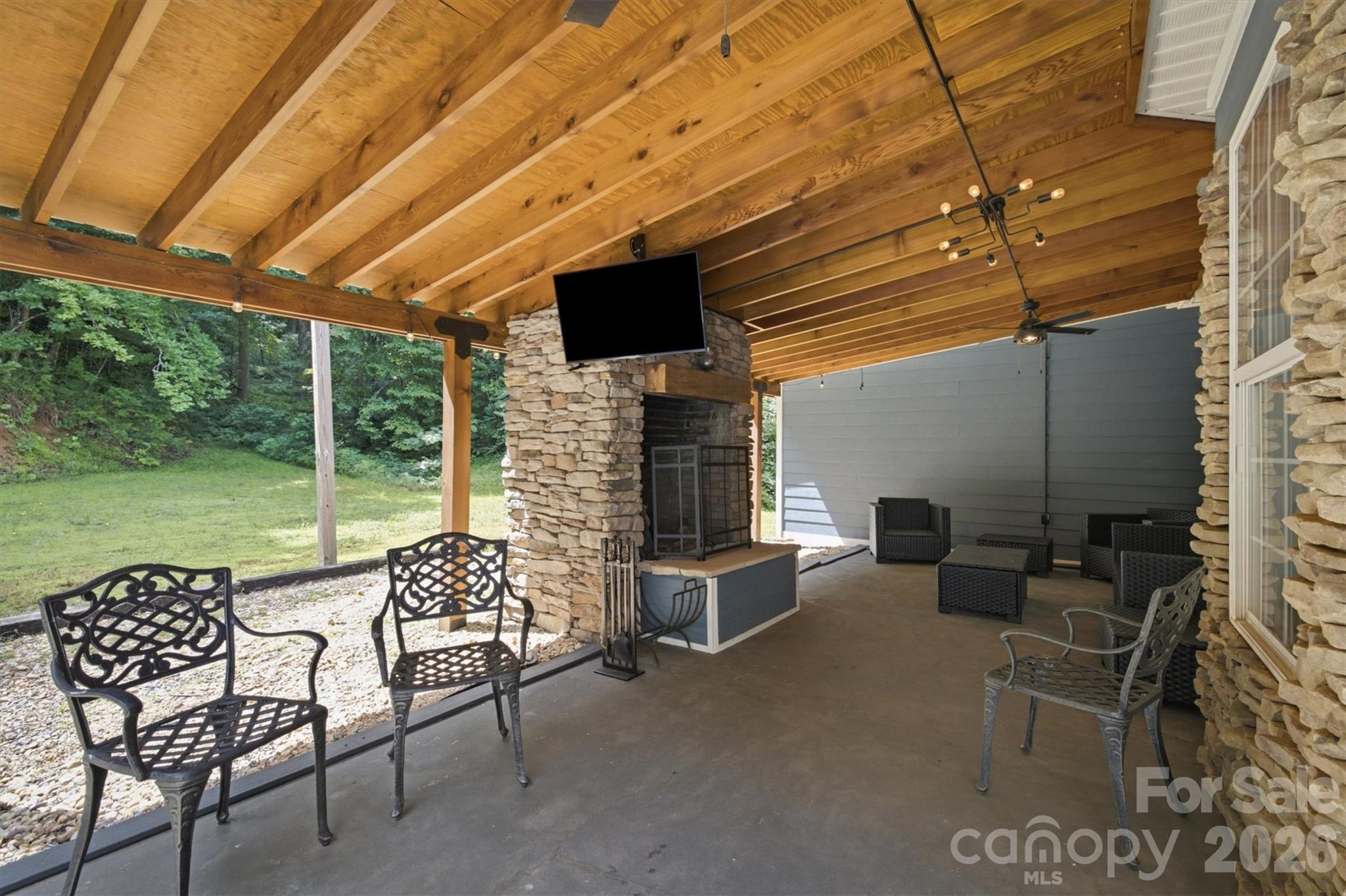 2570 Blowing Rock Boulevard — Lenoir