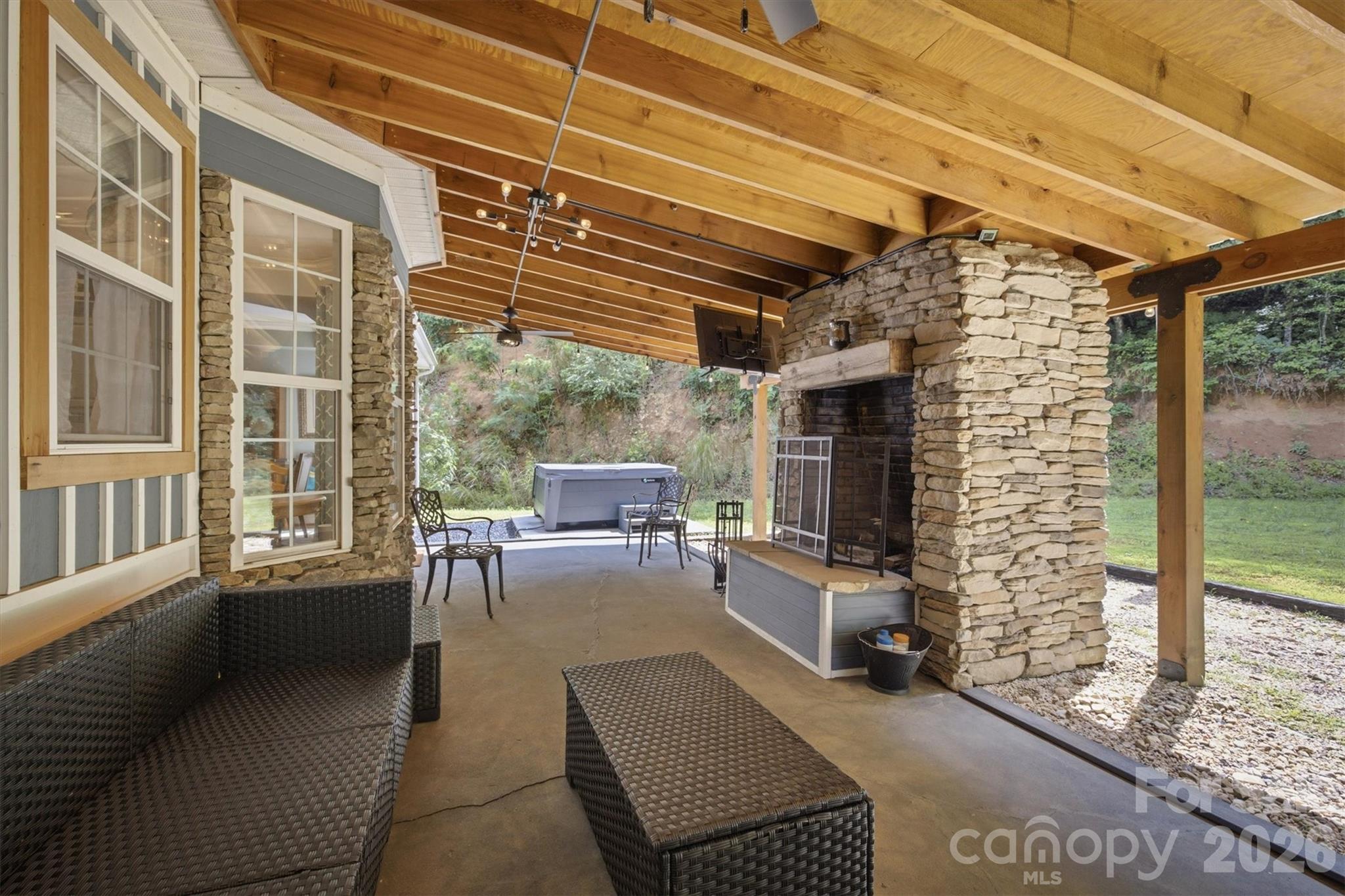 2570 Blowing Rock Boulevard — Lenoir