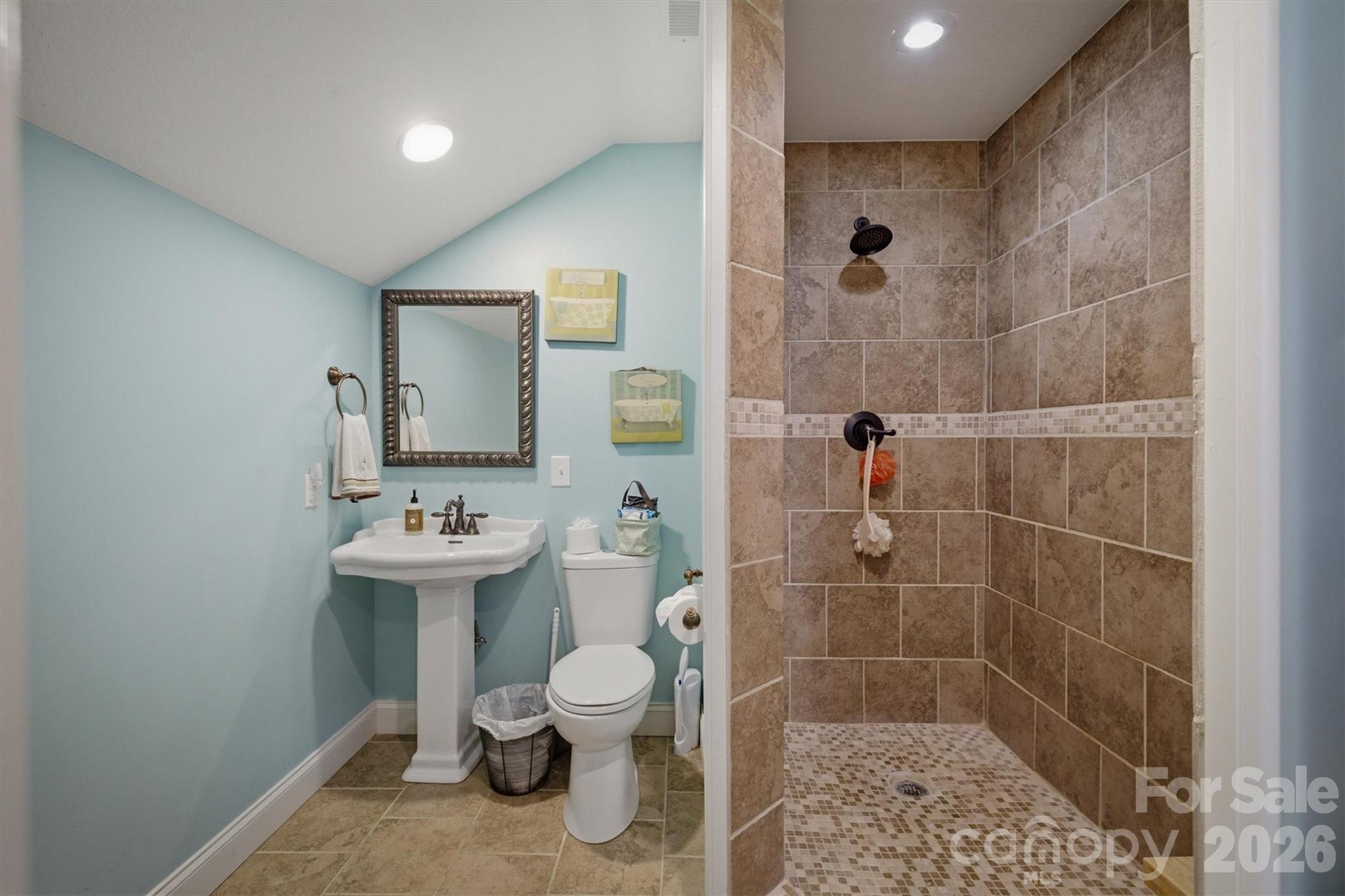 2570 Blowing Rock Boulevard — Lenoir