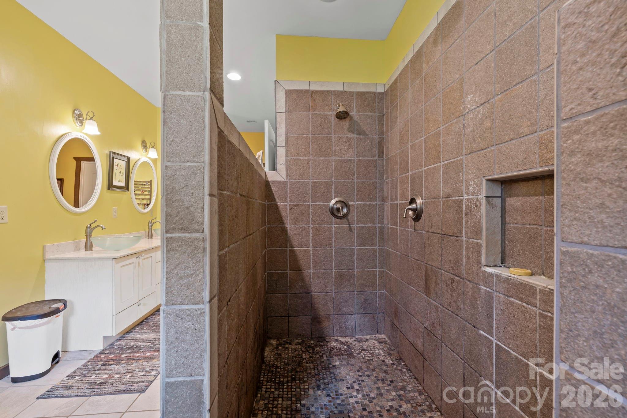 442 Blantyre Church Road — Horse Shoe