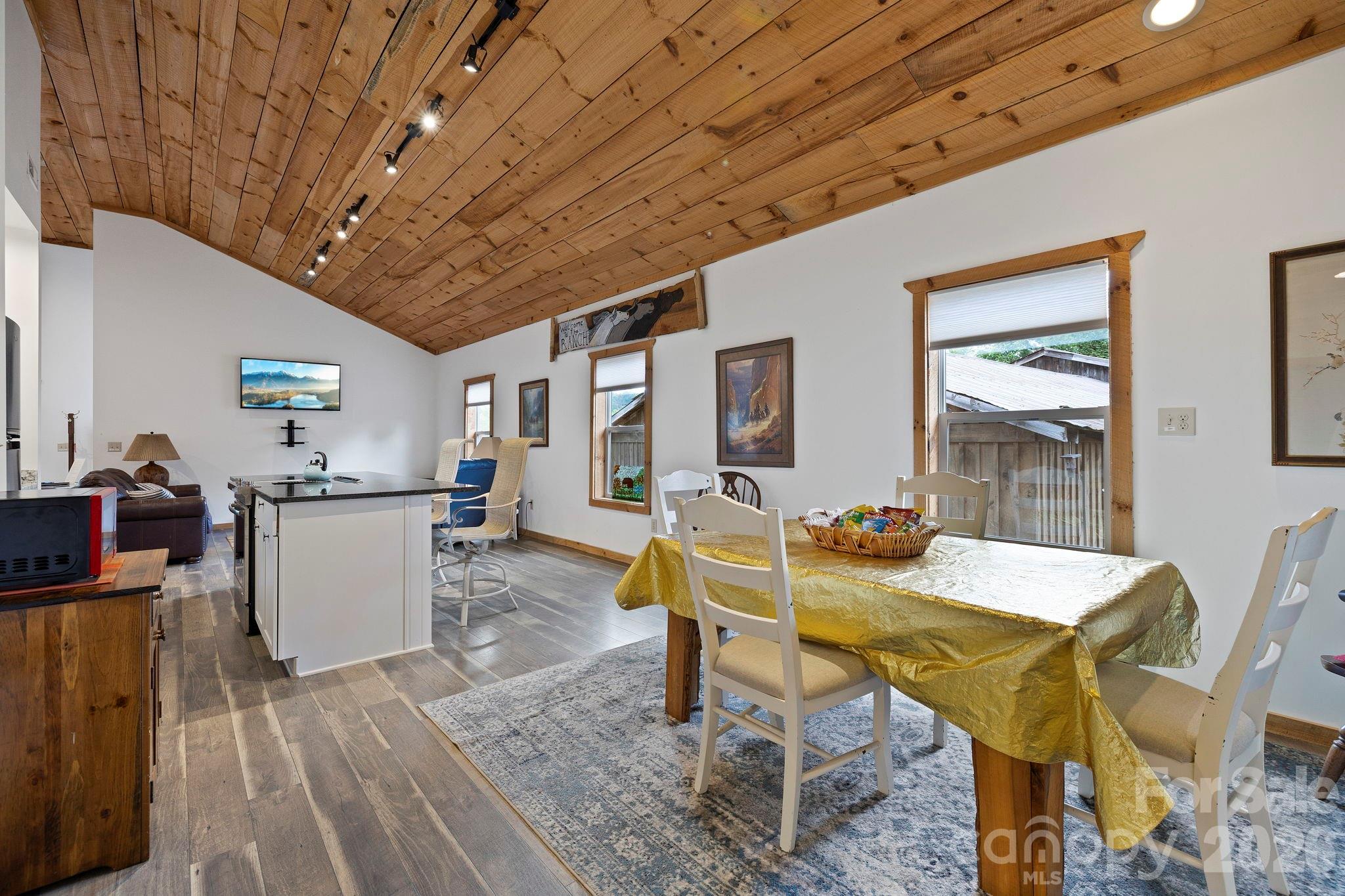 442 Blantyre Church Road — Horse Shoe