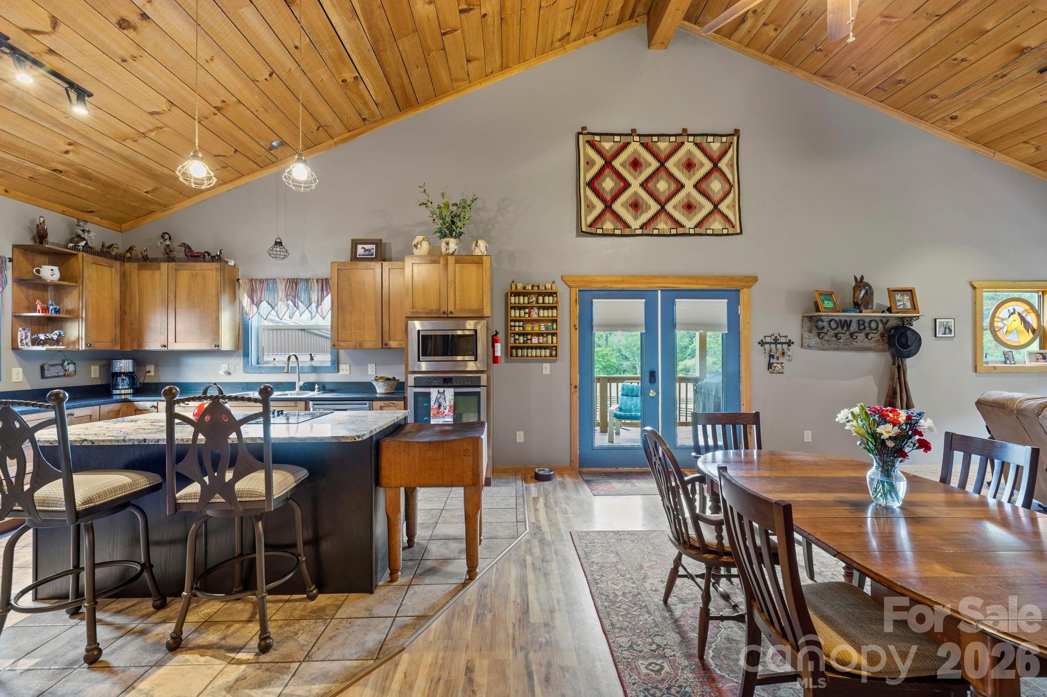 442 Blantyre Church Road — Horse Shoe