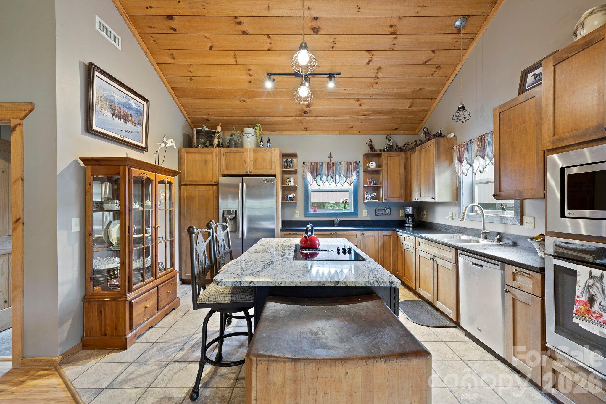 442 Blantyre Church Road — Horse Shoe