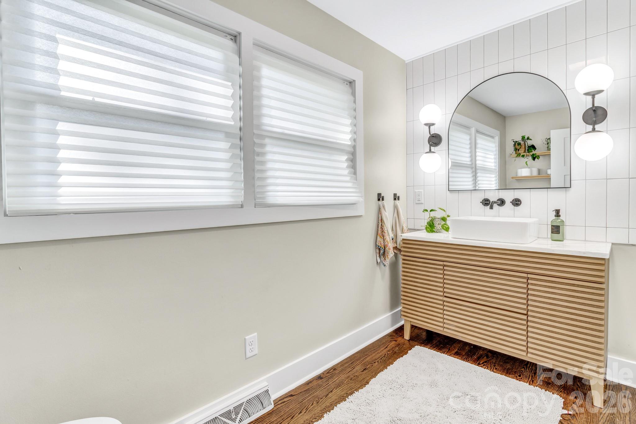 118 Vance Crescent Extension — Asheville