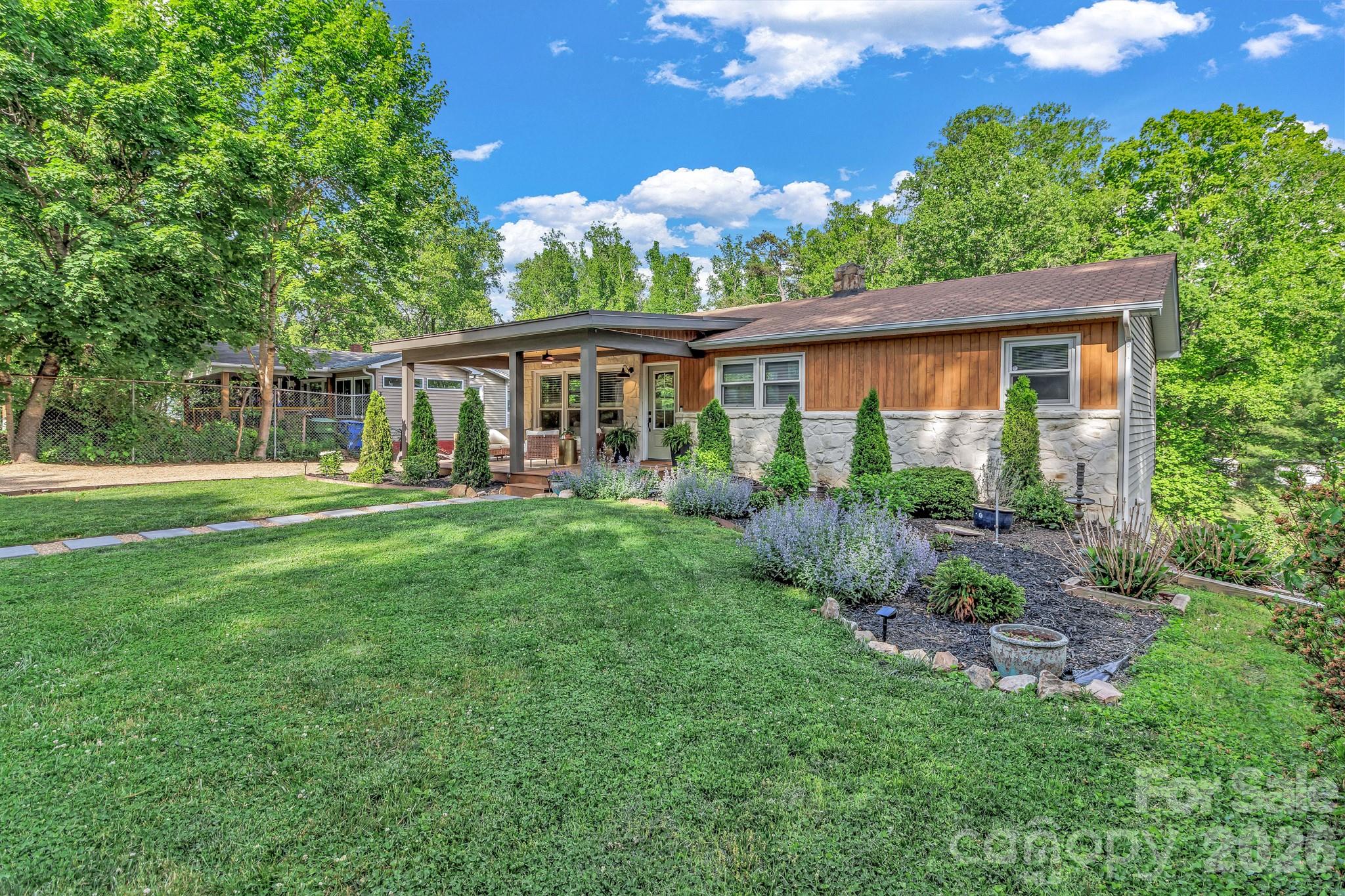 118 Vance Crescent Extension — Asheville