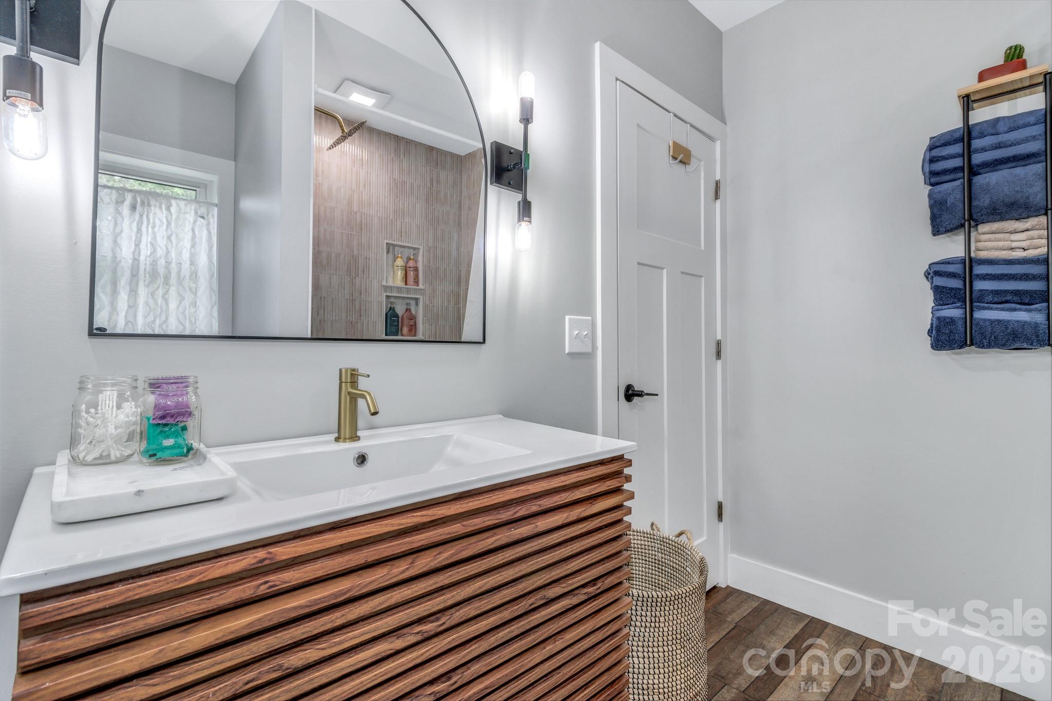 118 Vance Crescent Extension — Asheville