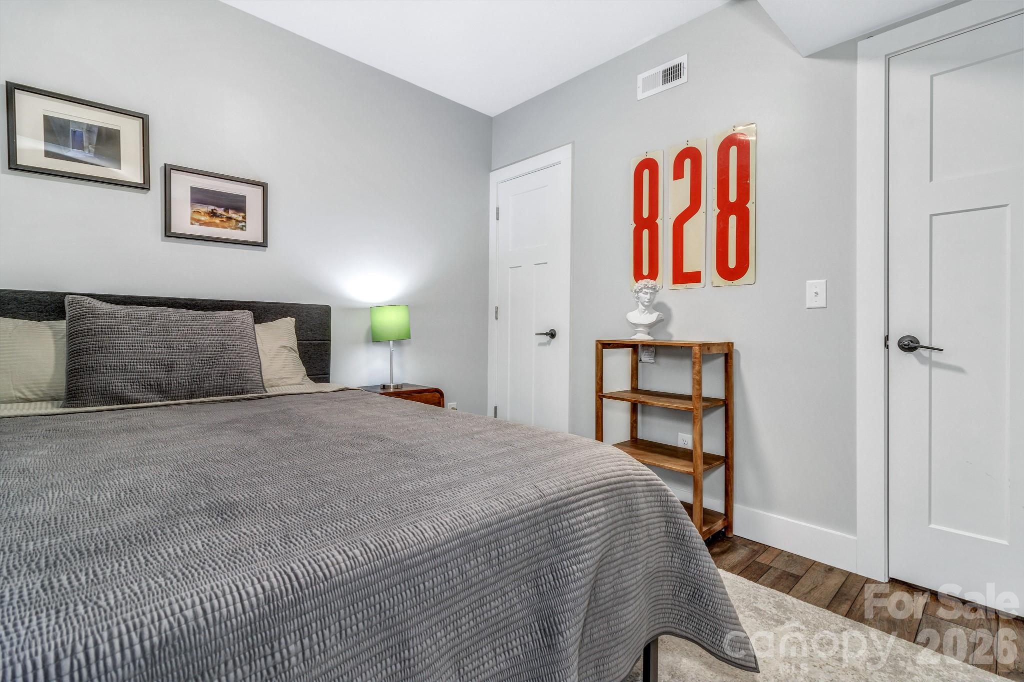 118 Vance Crescent Extension — Asheville