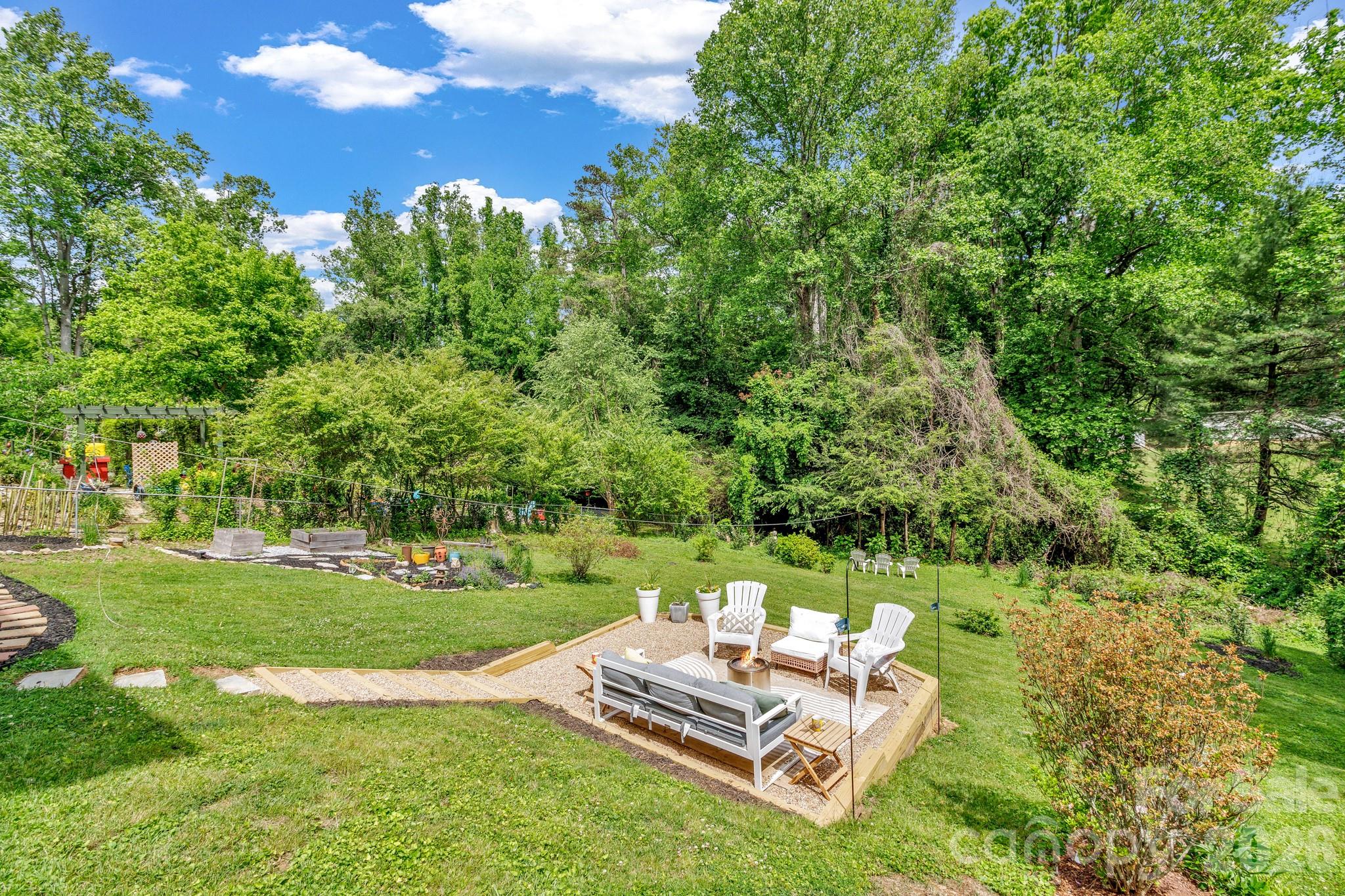 118 Vance Crescent Extension — Asheville
