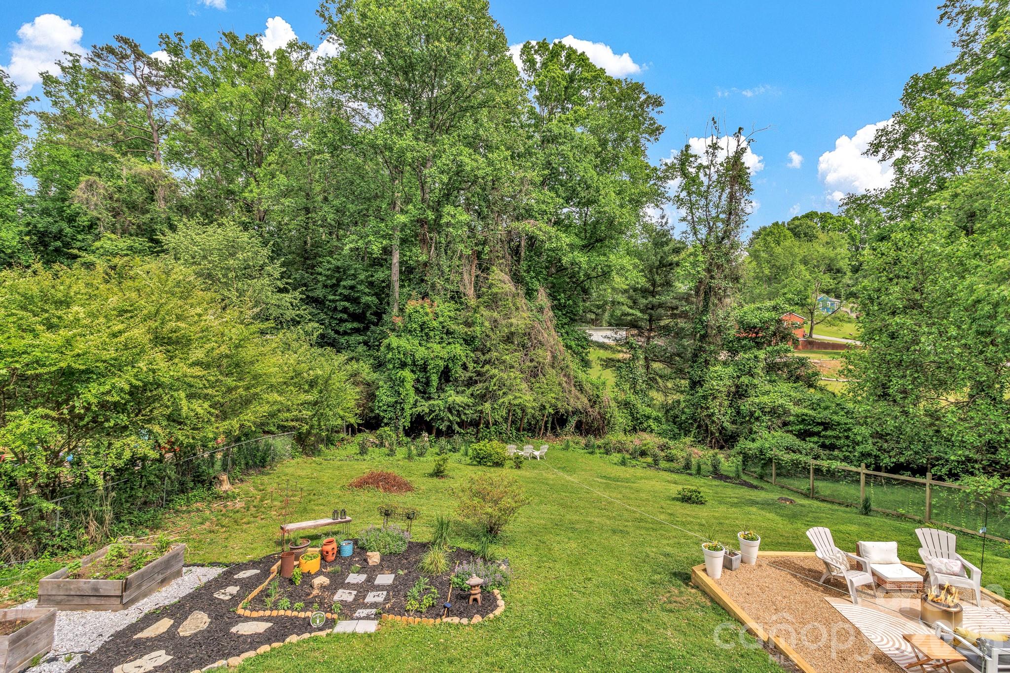 118 Vance Crescent Extension — Asheville