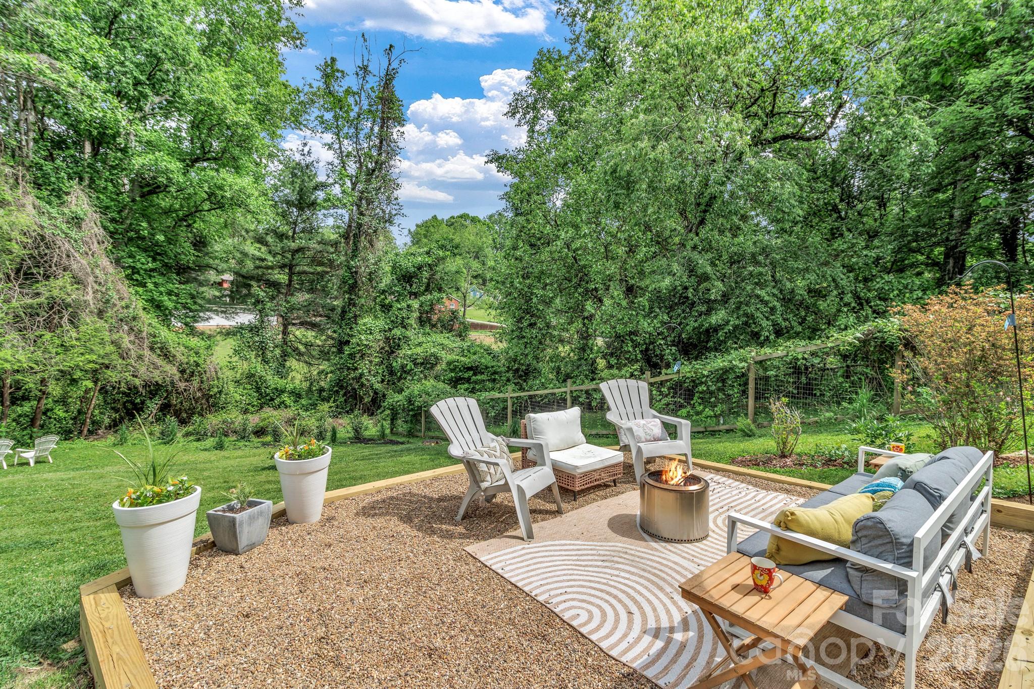 118 Vance Crescent Extension — Asheville