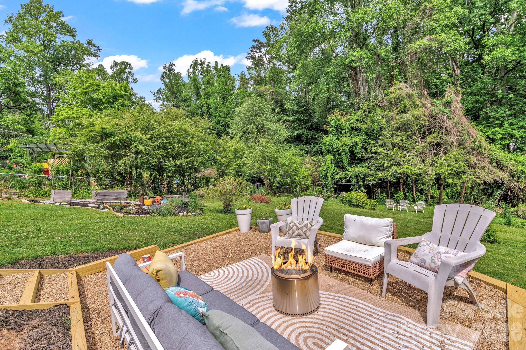 118 Vance Crescent Extension — Asheville