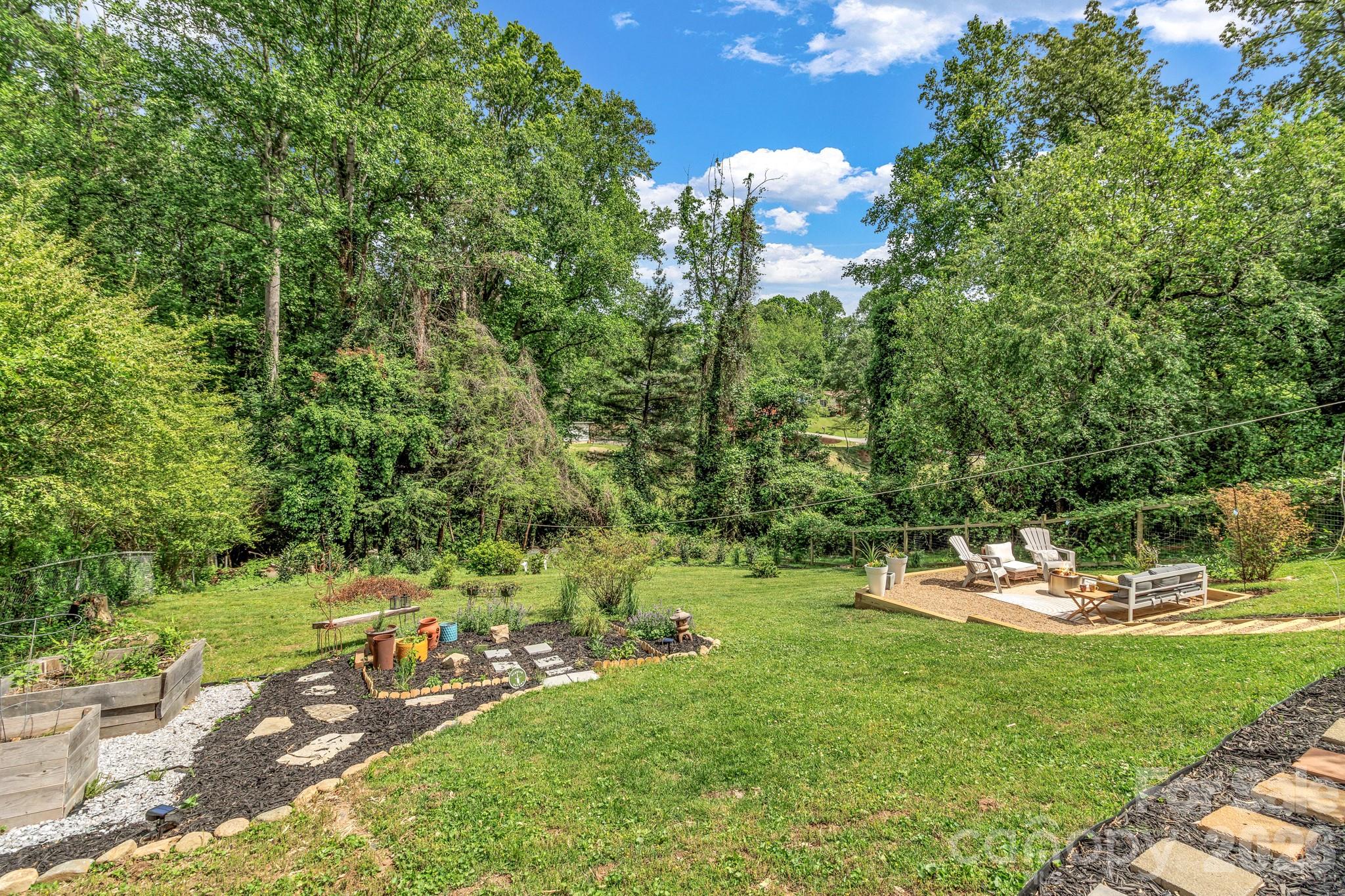 118 Vance Crescent Extension — Asheville