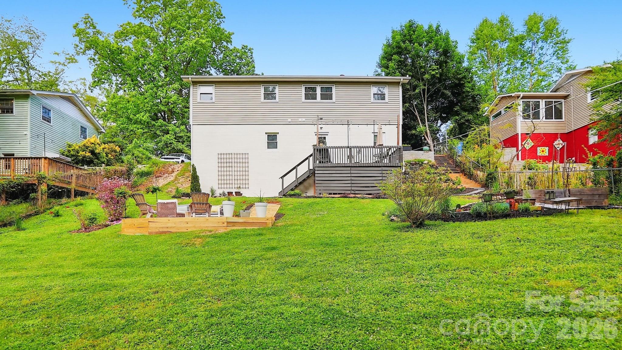 118 Vance Crescent Extension — Asheville
