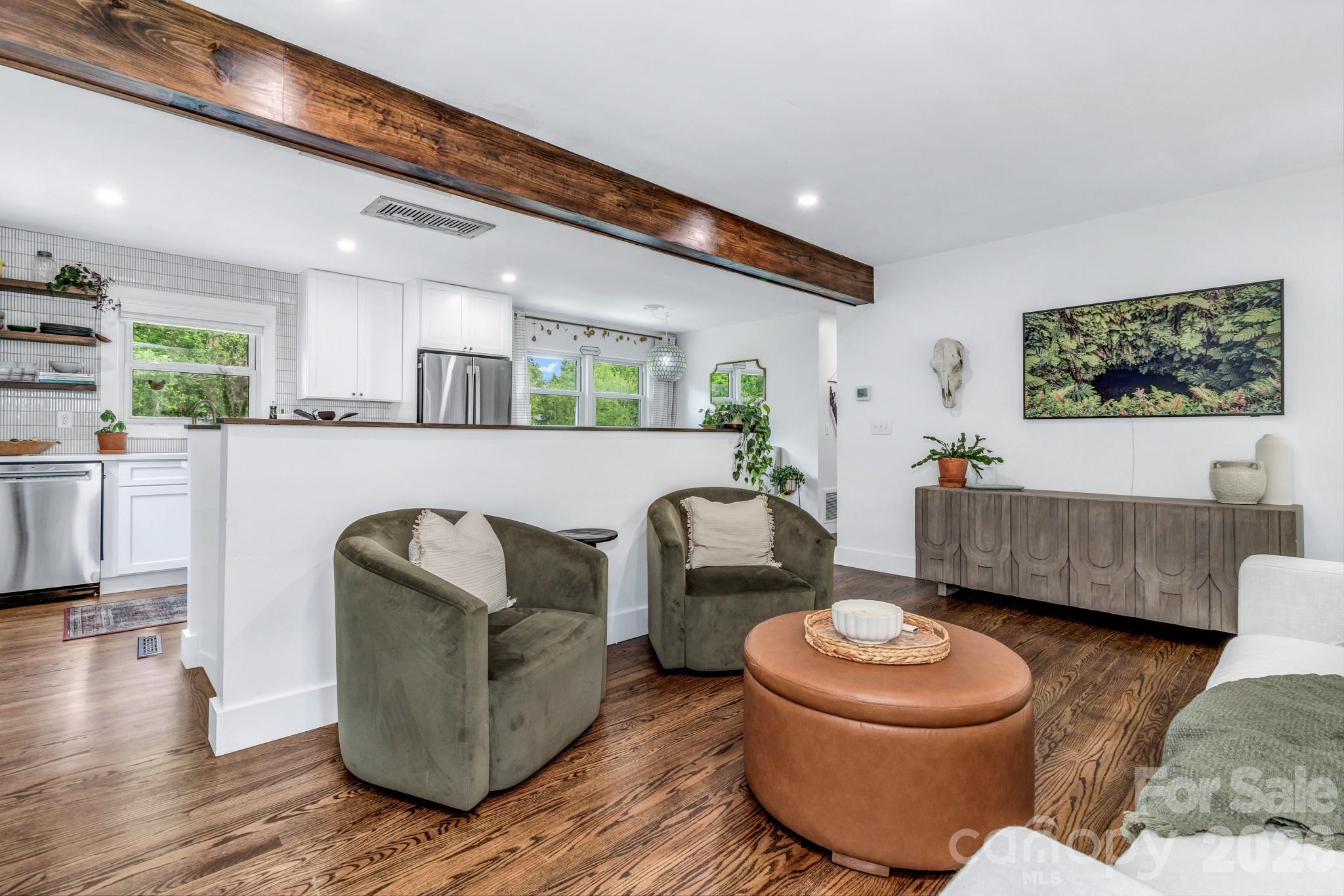 118 Vance Crescent Extension — Asheville