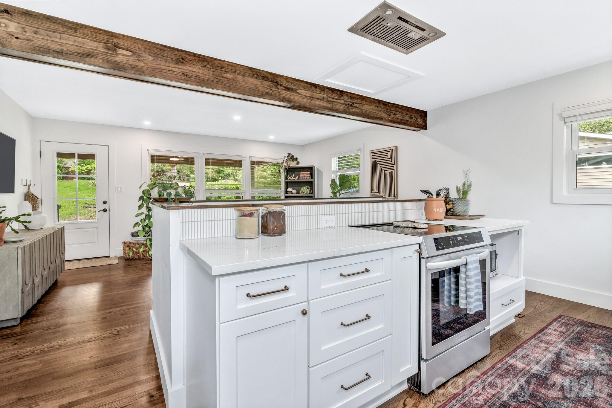 118 Vance Crescent Extension — Asheville