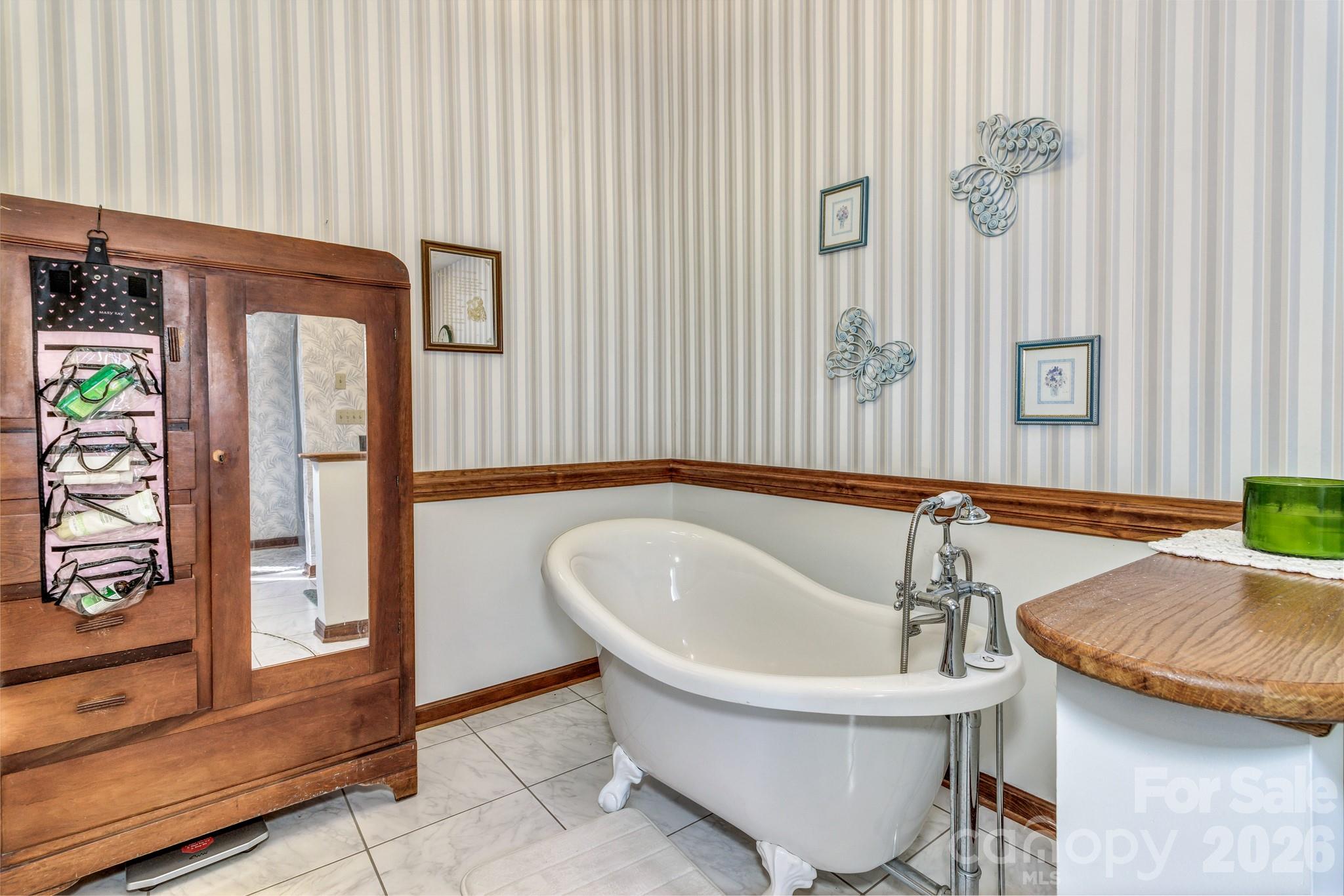 218 Brown Road — Hendersonville