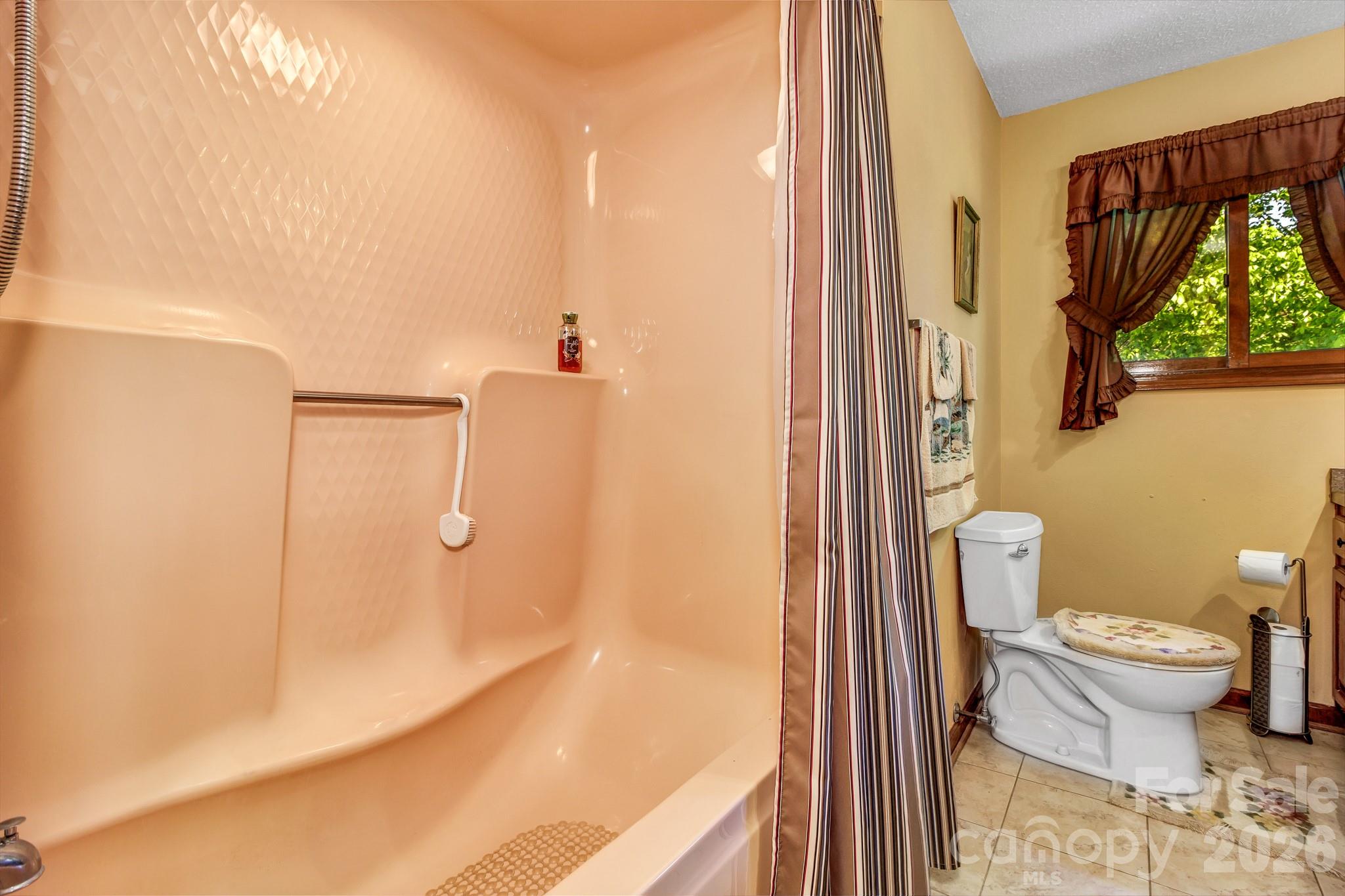 218 Brown Road — Hendersonville