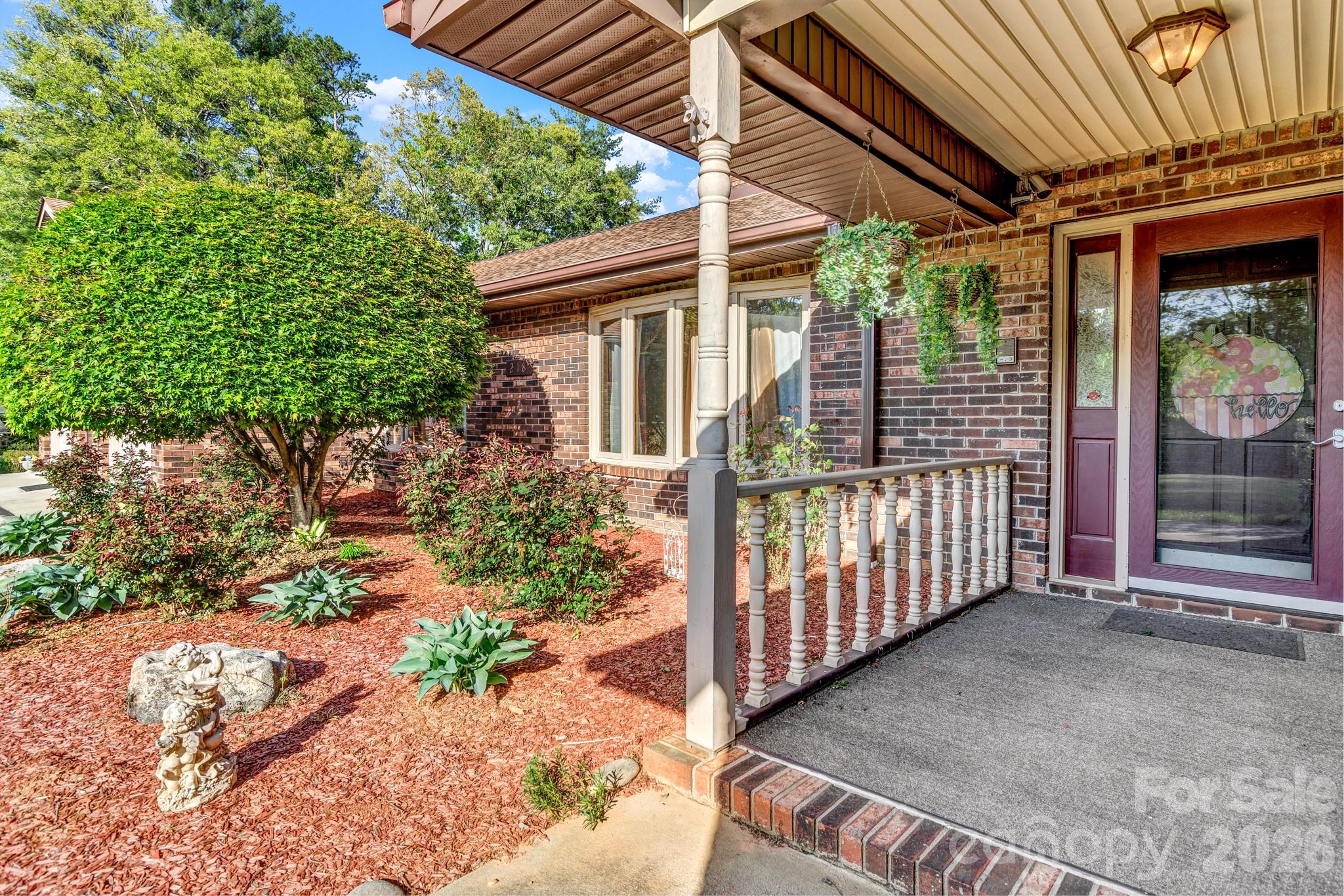 218 Brown Road — Hendersonville