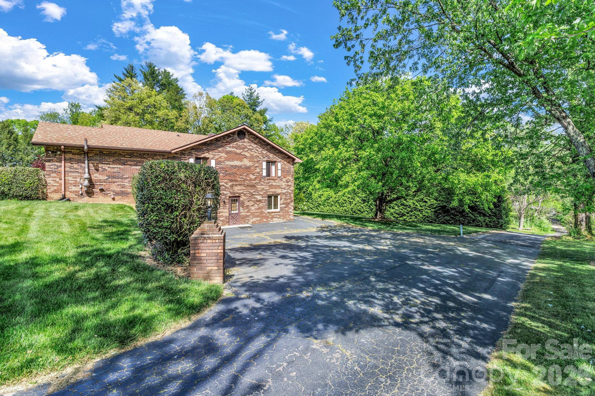 218 Brown Road — Hendersonville