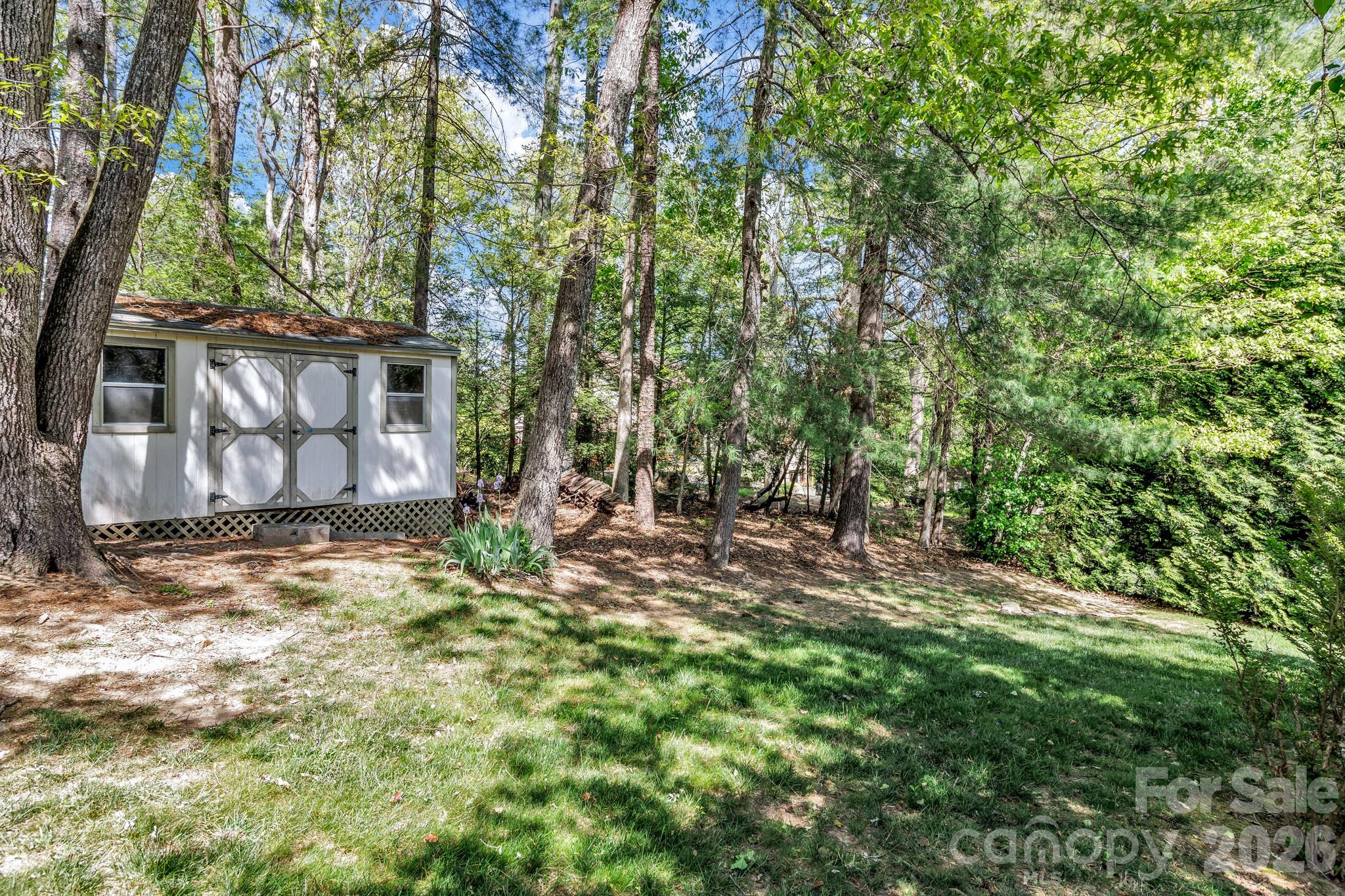 218 Brown Road — Hendersonville