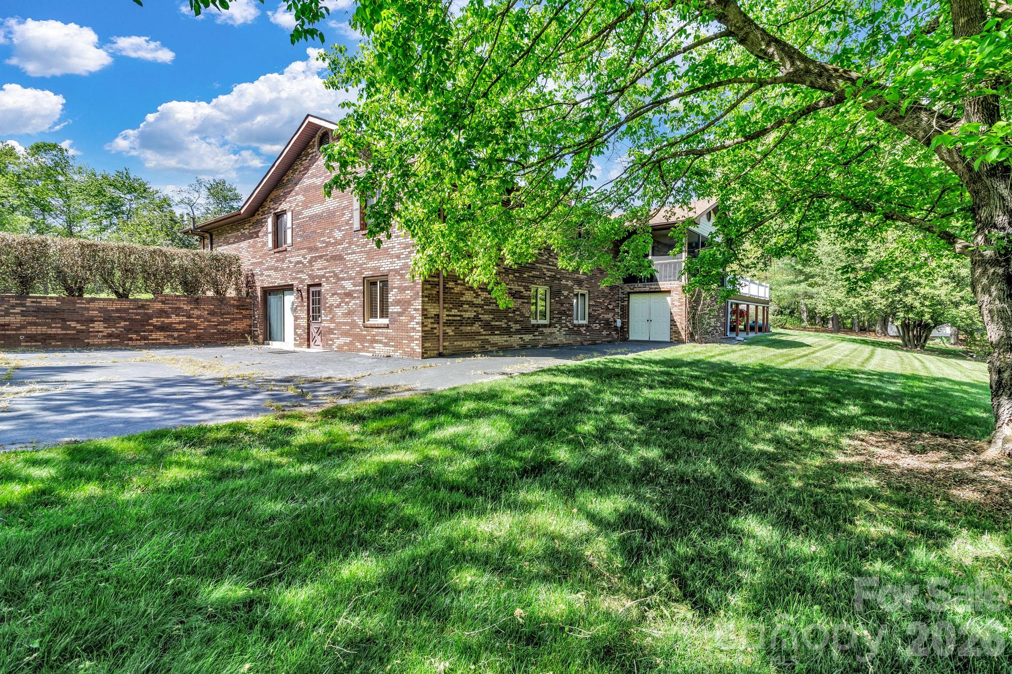 218 Brown Road — Hendersonville