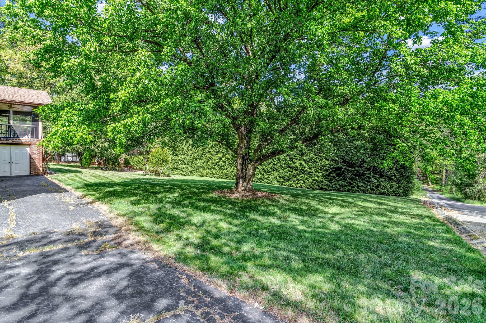 218 Brown Road — Hendersonville