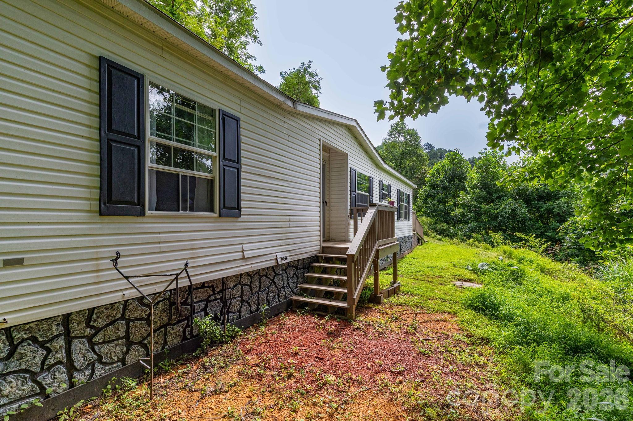 205 Sleepy Hollow Drive — Mars Hill