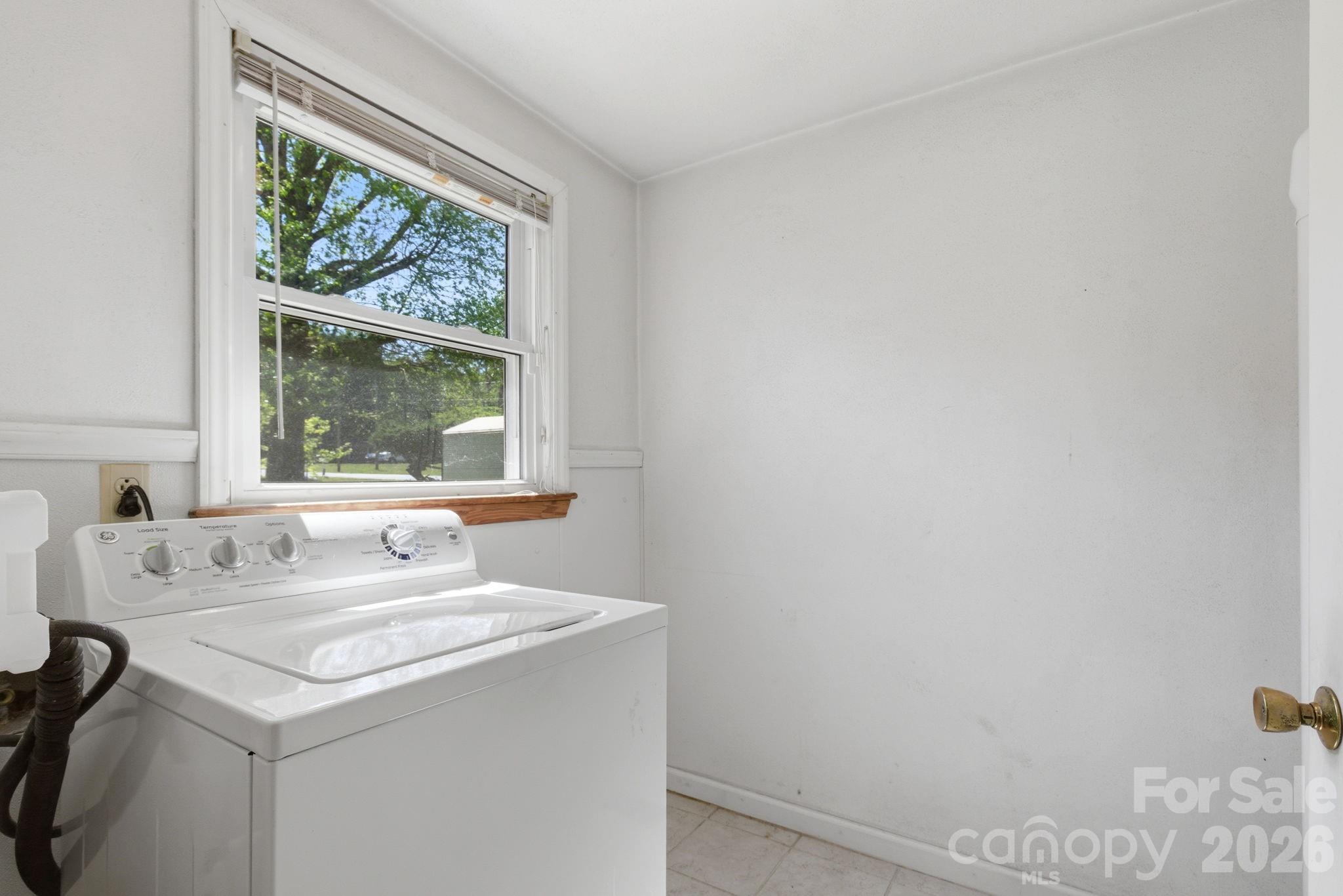 1480 21st Street NE — Hickory