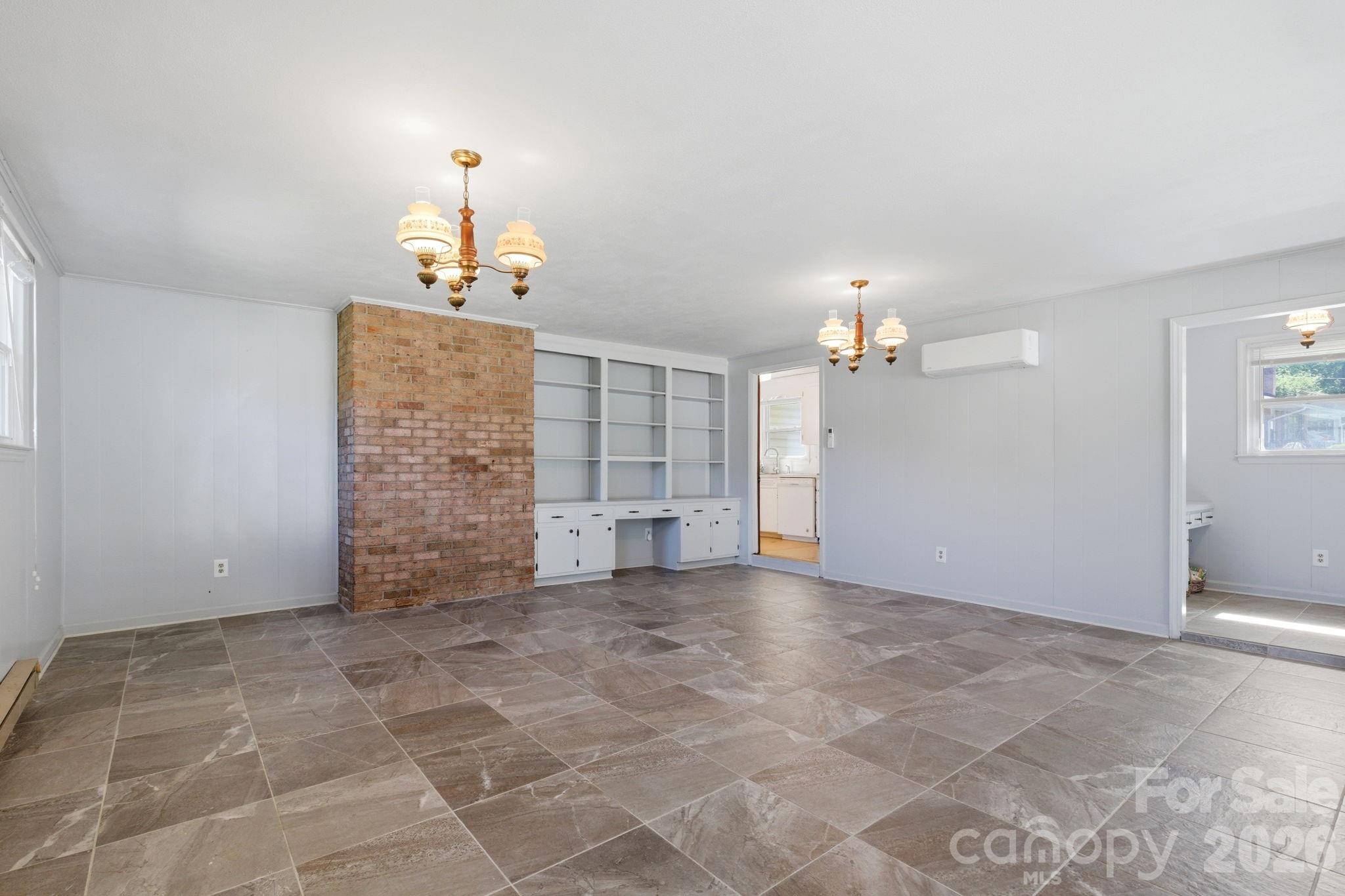 1480 21st Street NE — Hickory