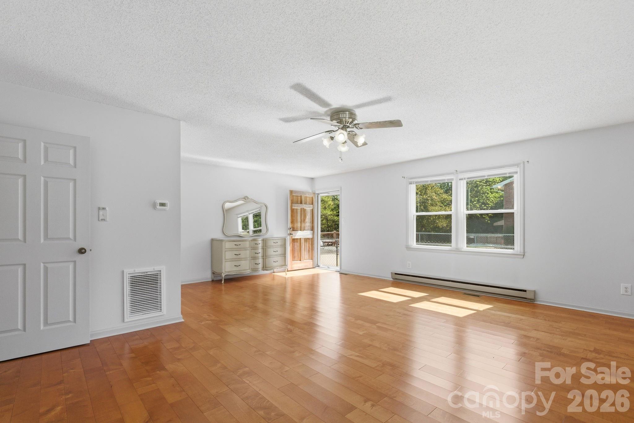 1480 21st Street NE — Hickory