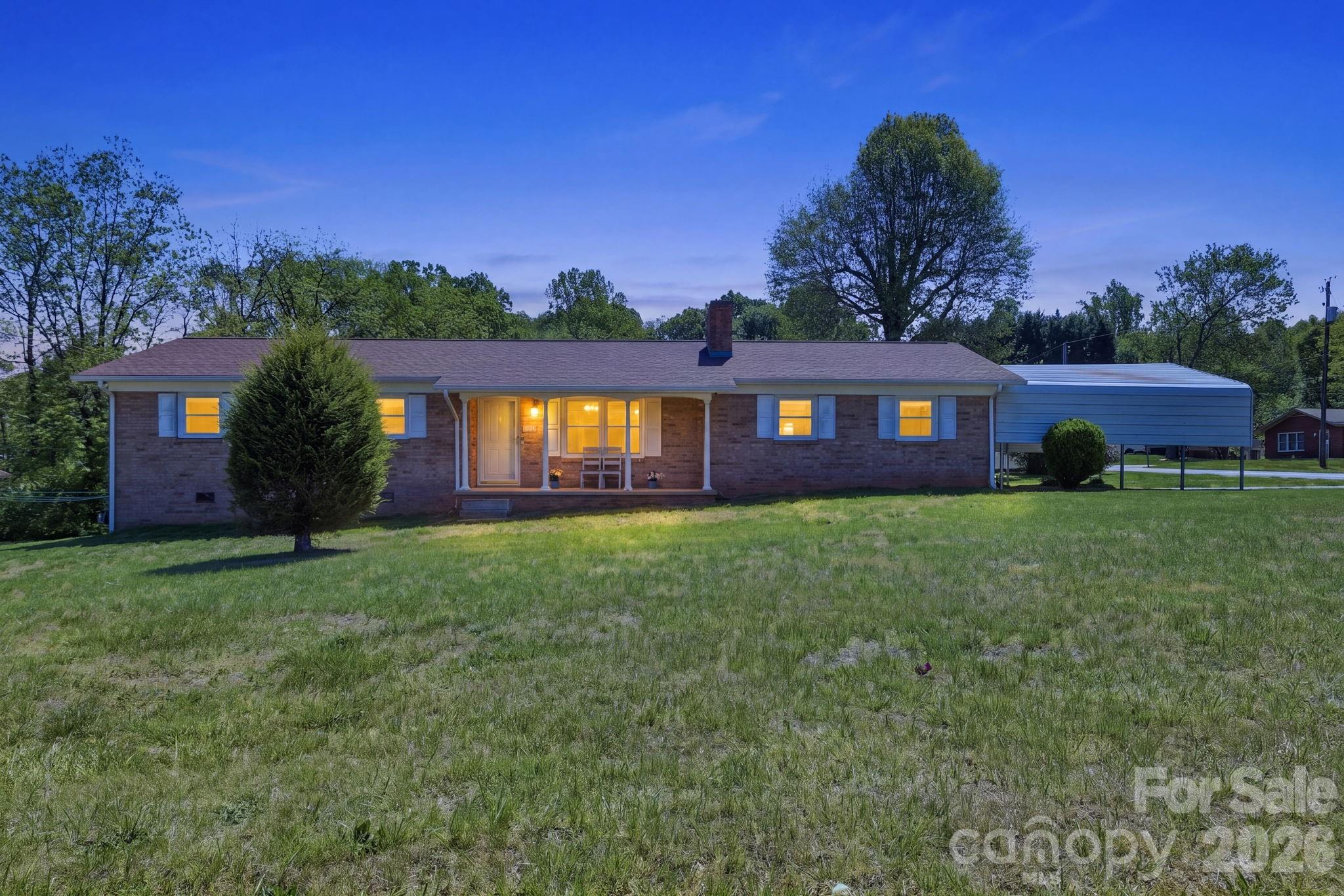 1480 21st Street NE — Hickory