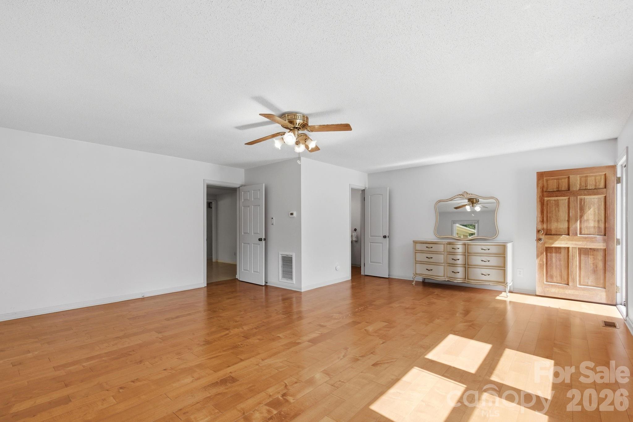 1480 21st Street NE — Hickory