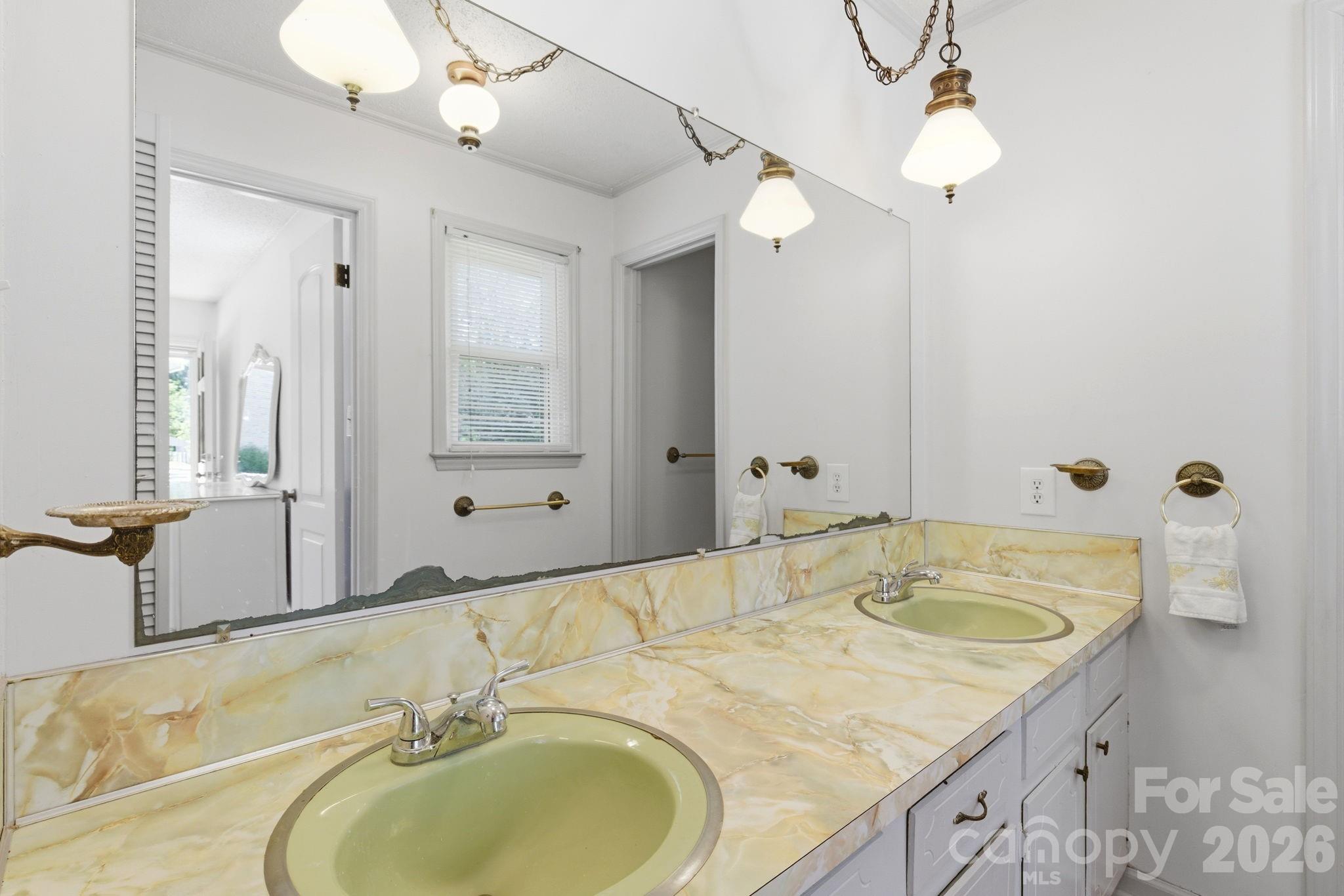 1480 21st Street NE — Hickory