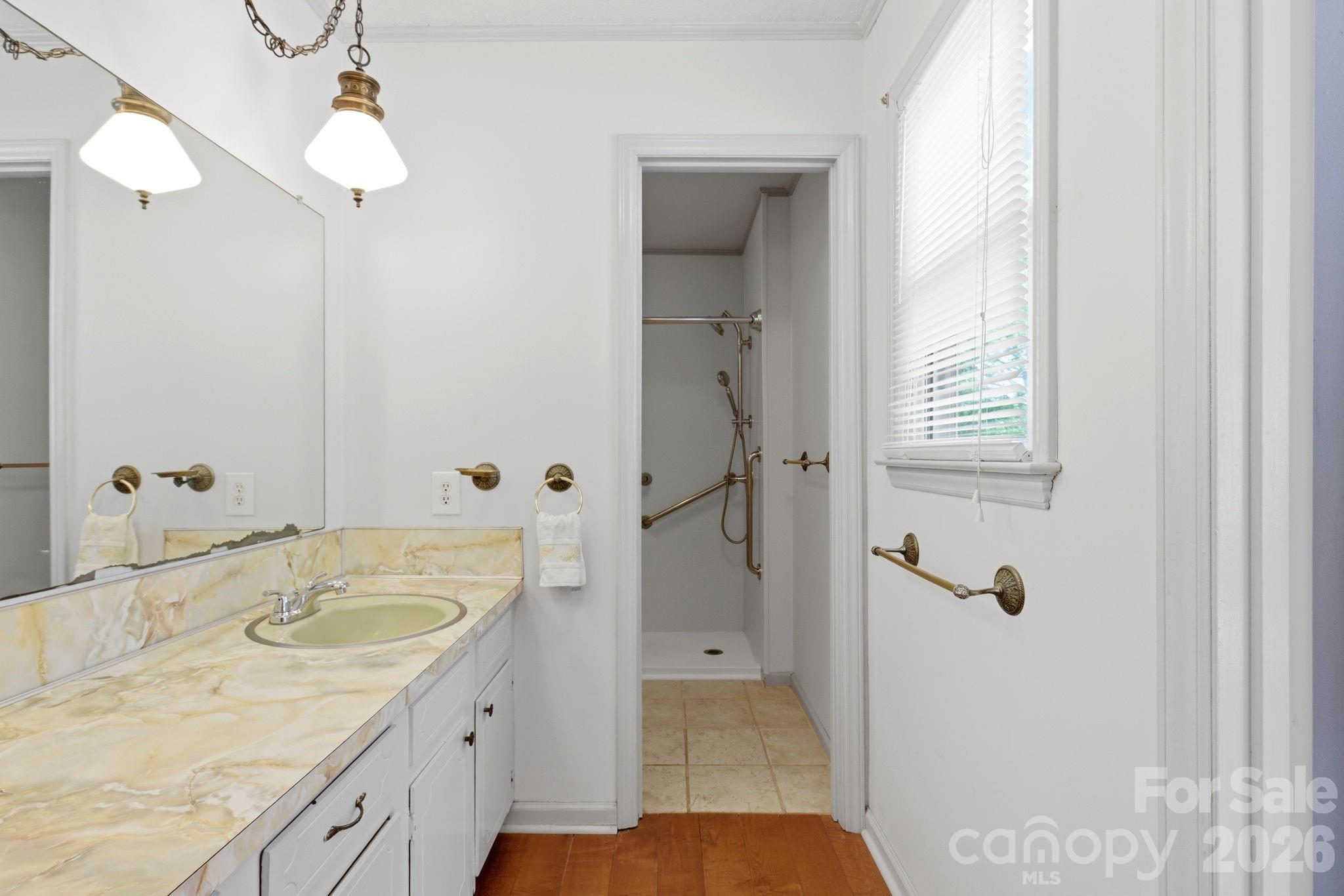 1480 21st Street NE — Hickory
