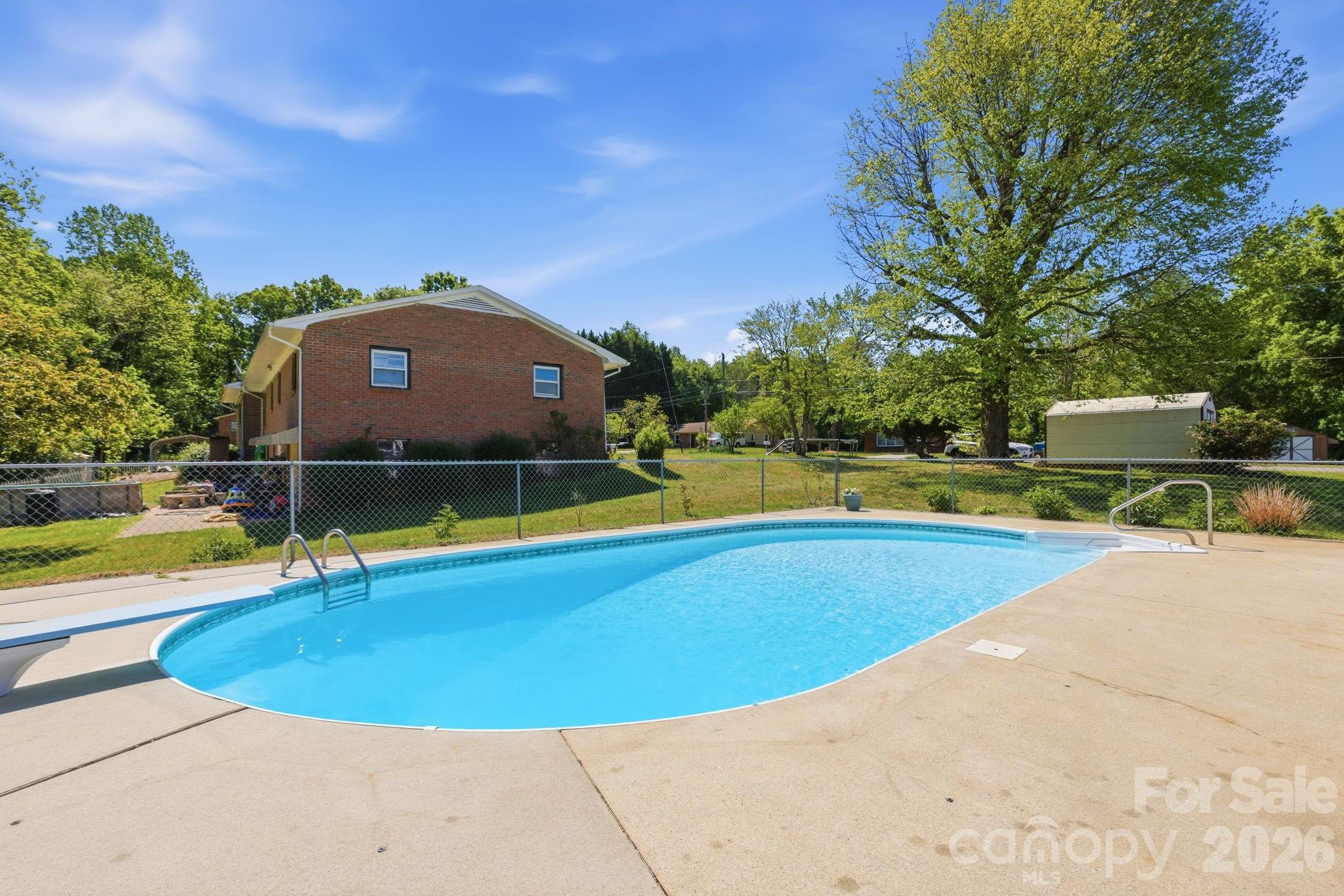 1480 21st Street NE — Hickory
