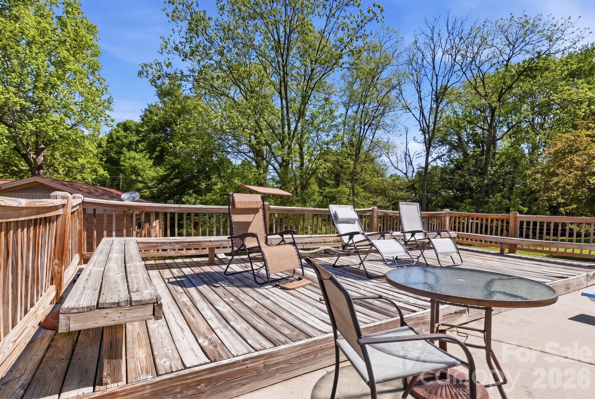 1480 21st Street NE — Hickory