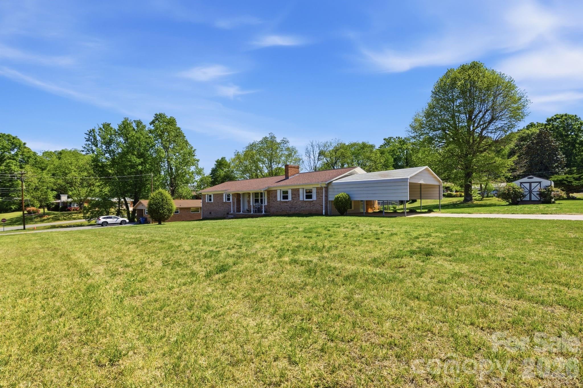 1480 21st Street NE — Hickory