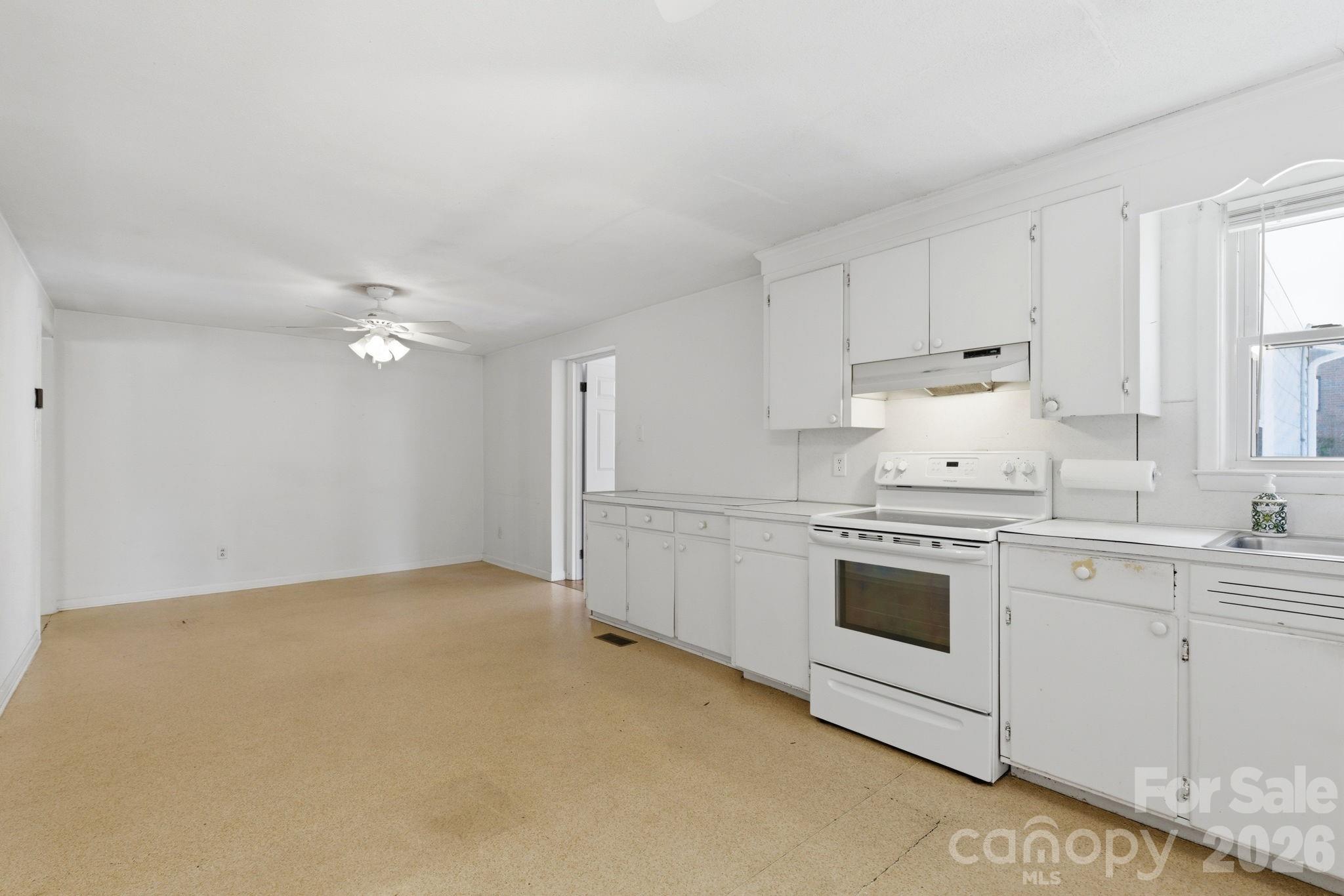 1480 21st Street NE — Hickory