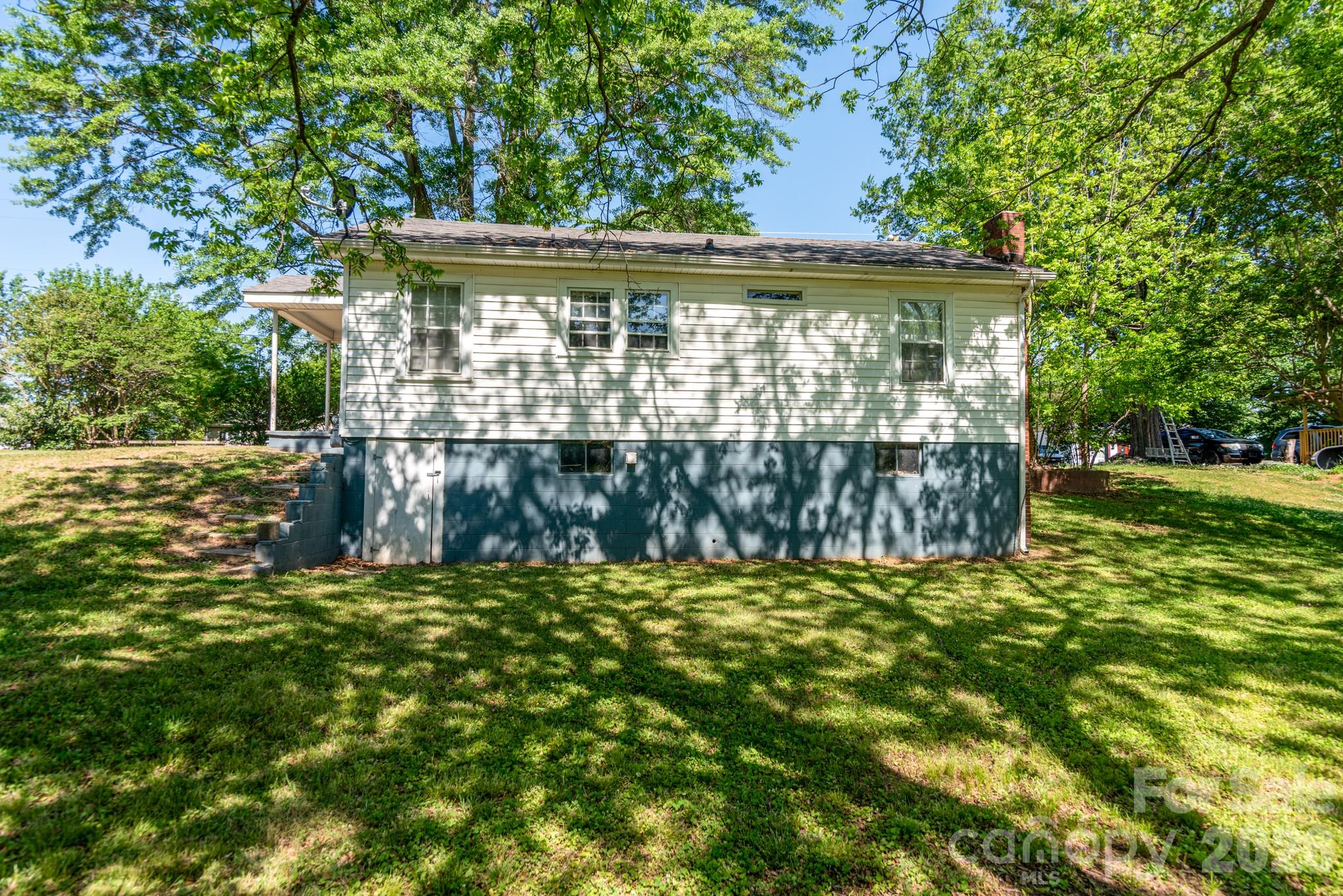109 Hillcrest Drive — Bessemer City
