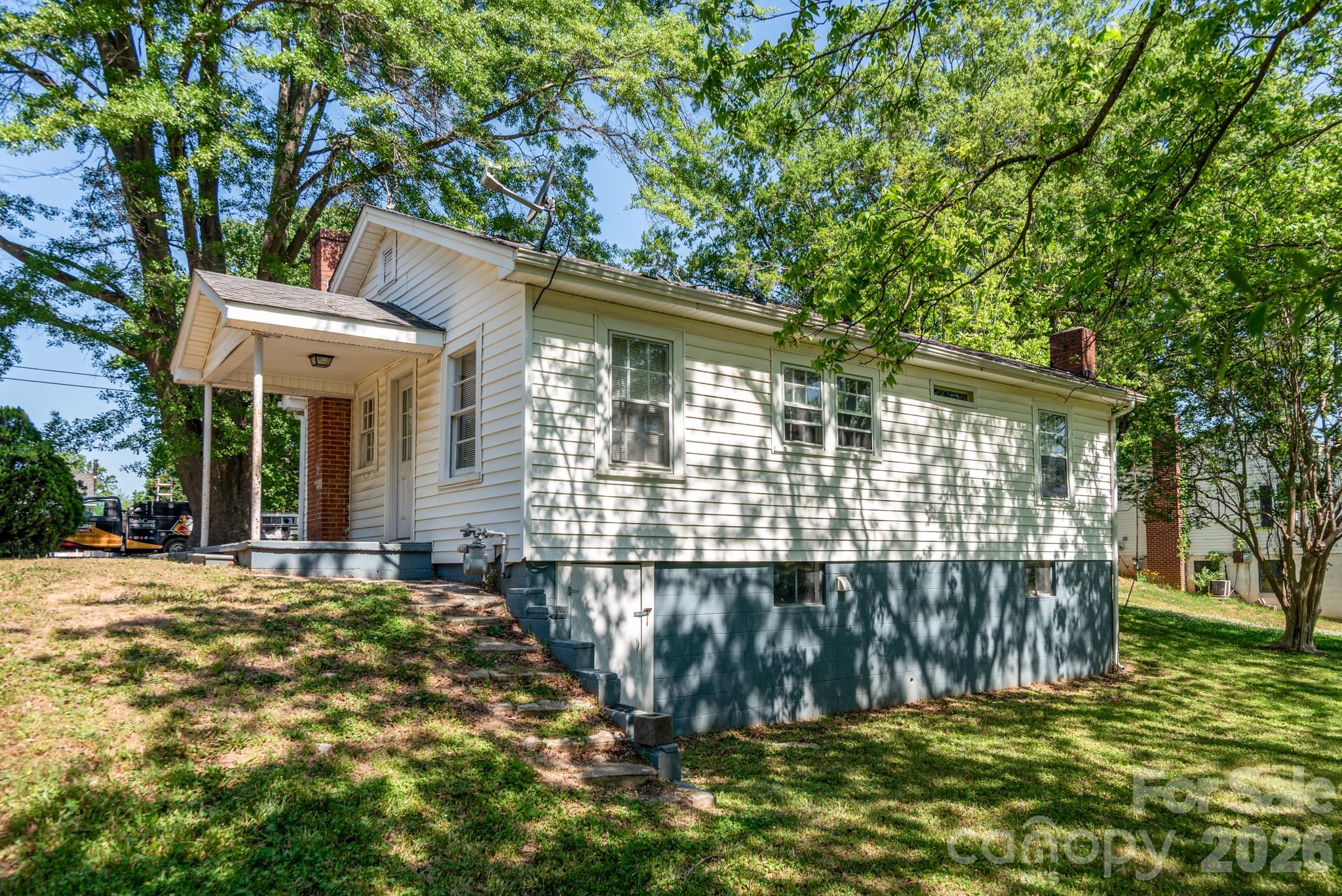 109 Hillcrest Drive — Bessemer City