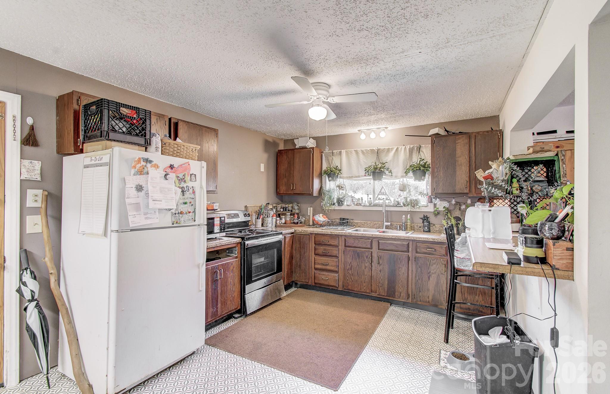 6 Lands End Drive — Candler