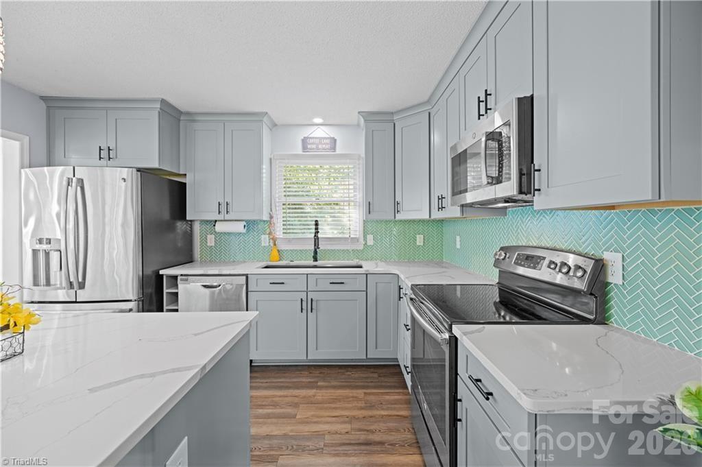 1010 Riverview Road — Lexington