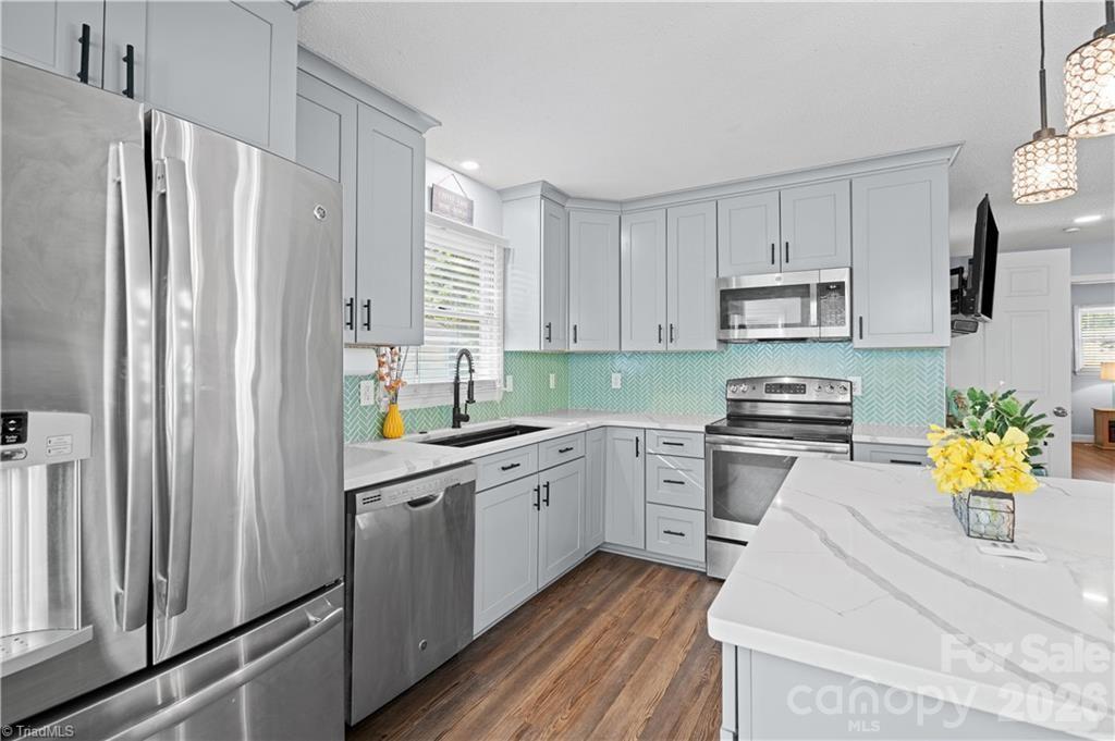 1010 Riverview Road — Lexington