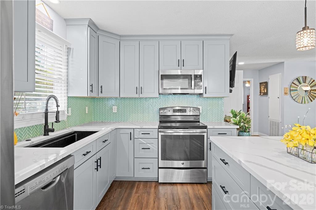 1010 Riverview Road — Lexington