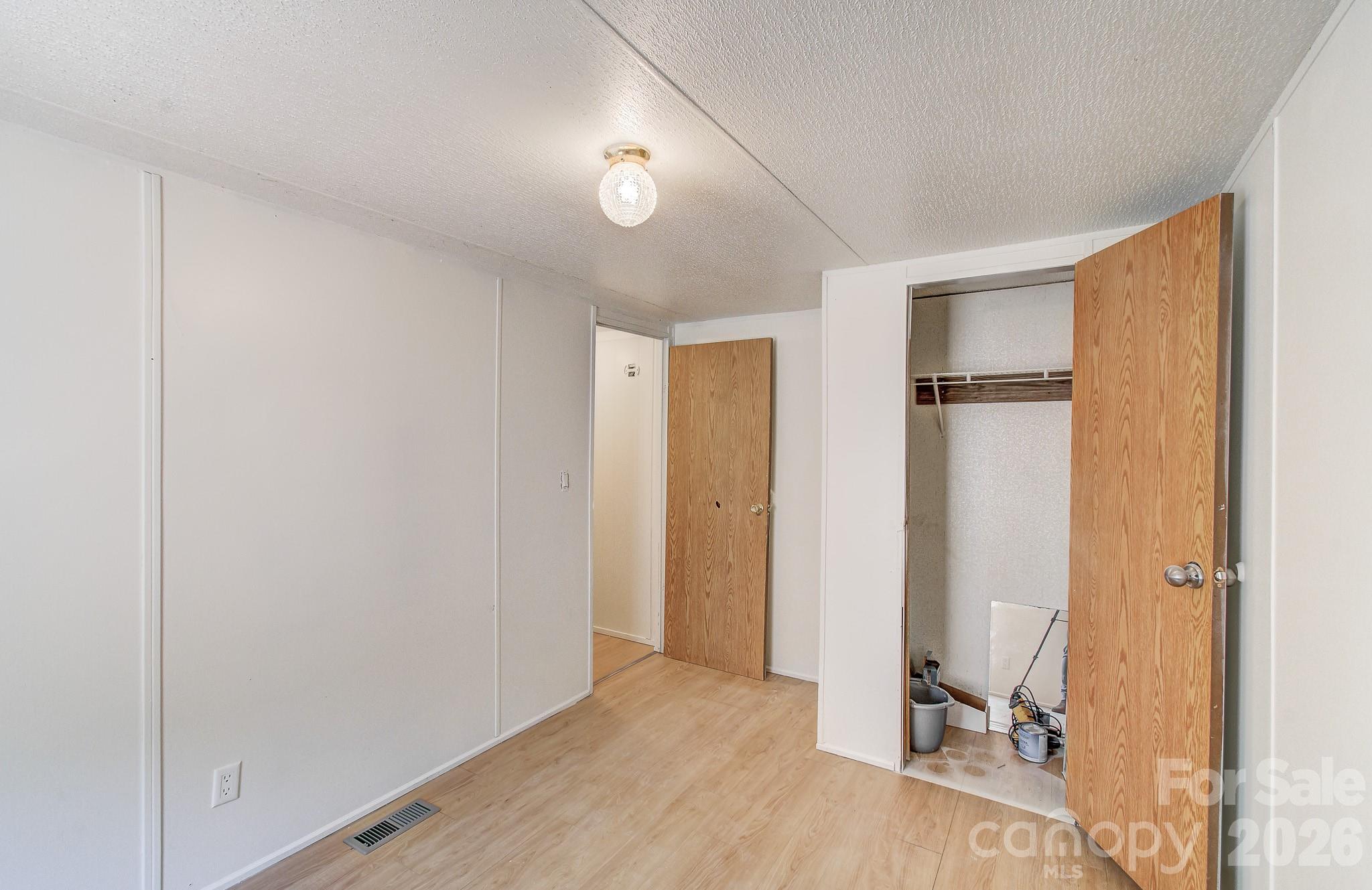 10 Lands End Drive — Candler