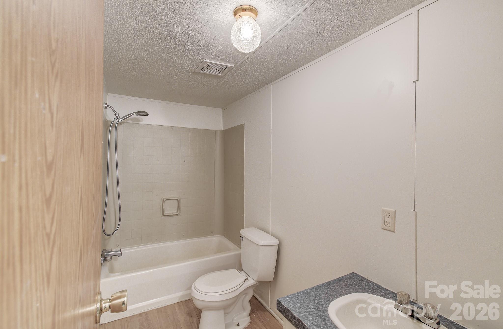 10 Lands End Drive — Candler