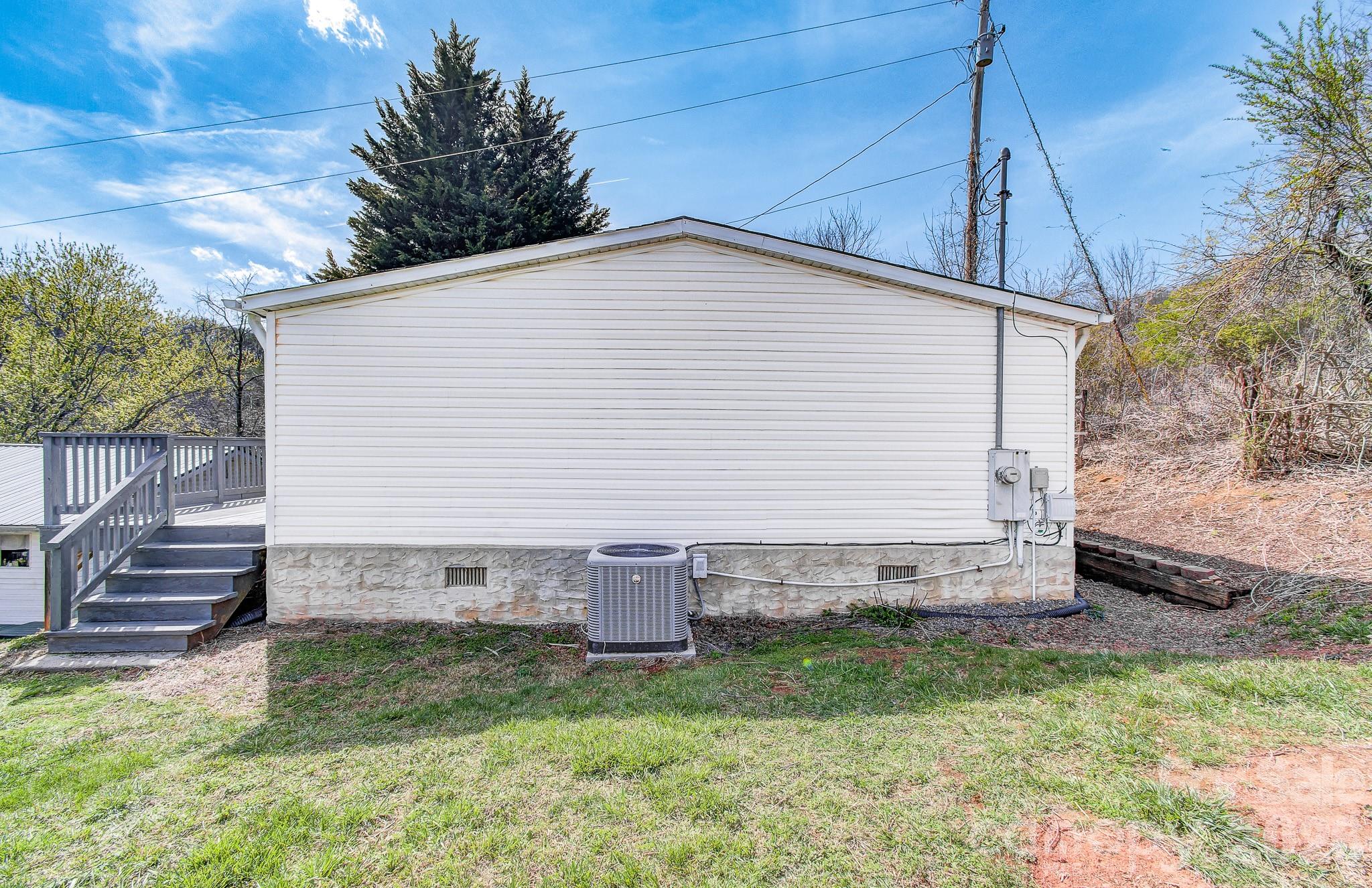 10 Lands End Drive — Candler