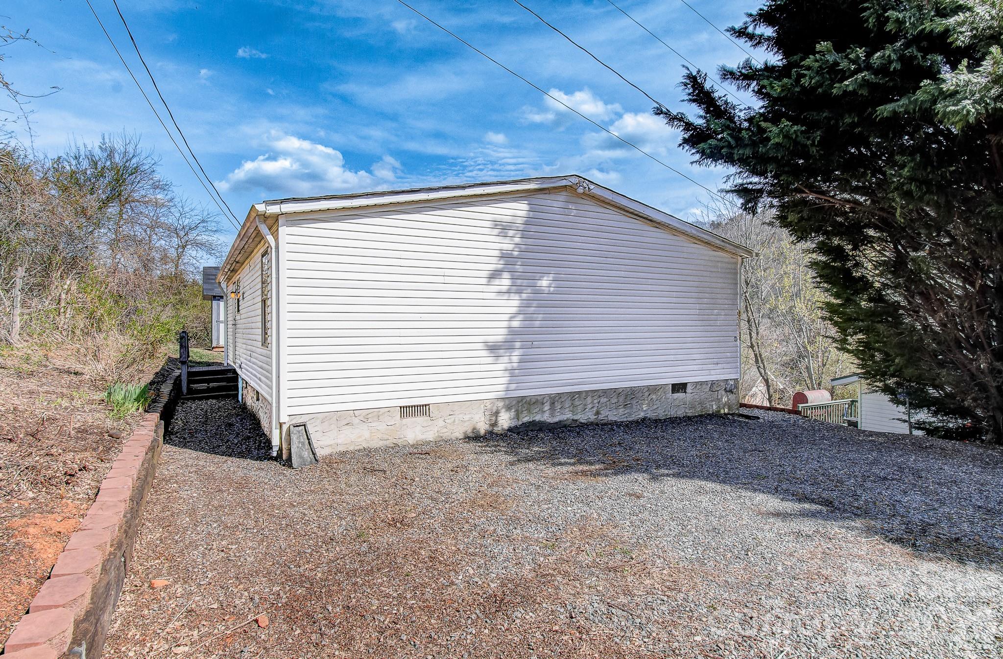 10 Lands End Drive — Candler