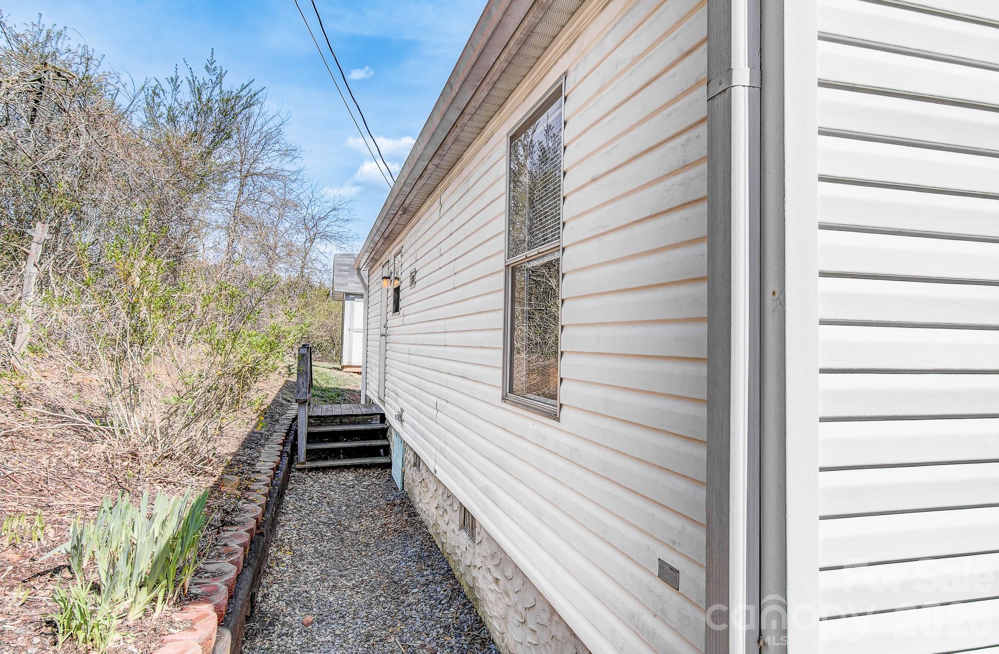 10 Lands End Drive — Candler